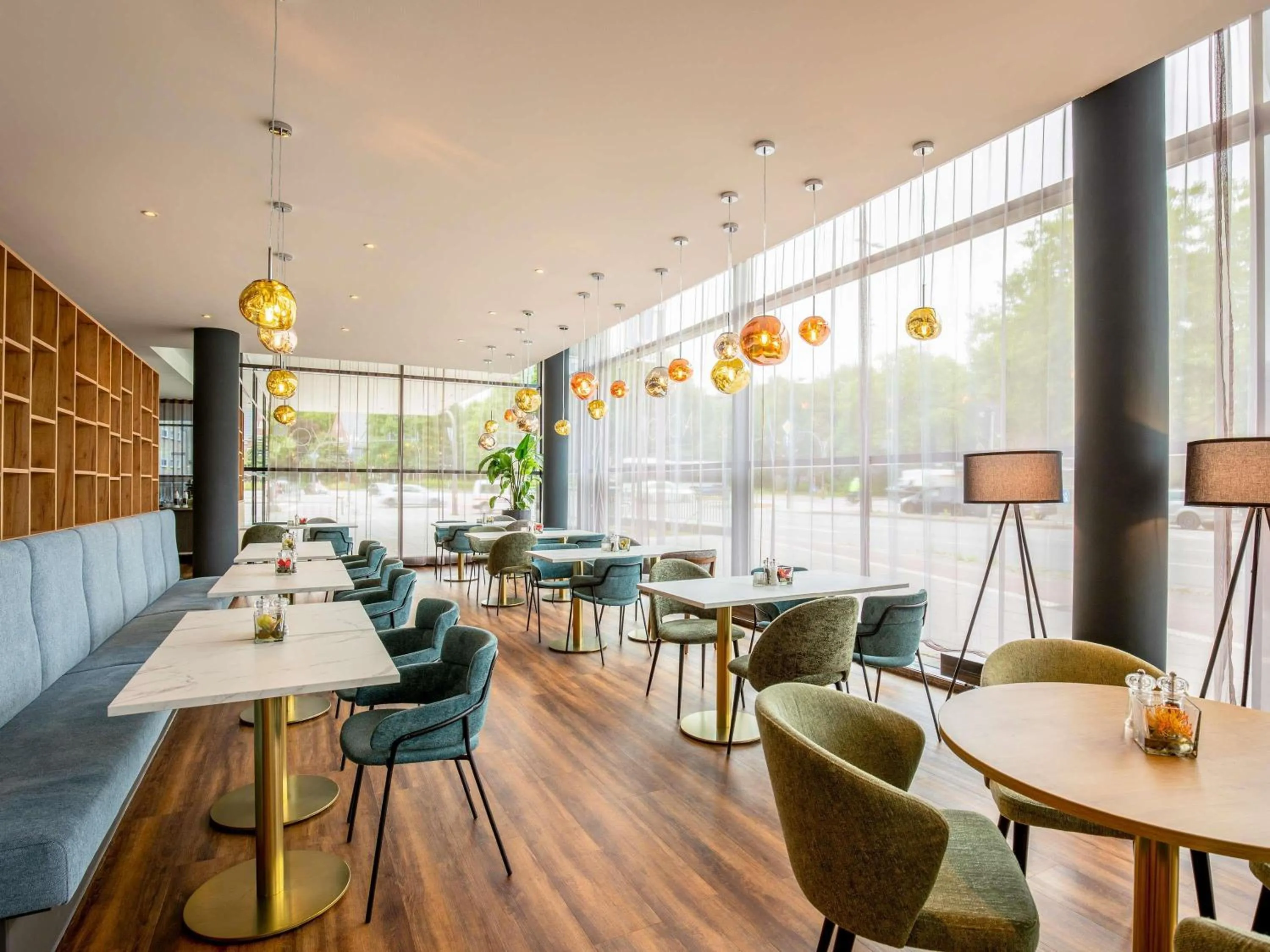 Lounge or bar in Novotel Hamburg City Alster