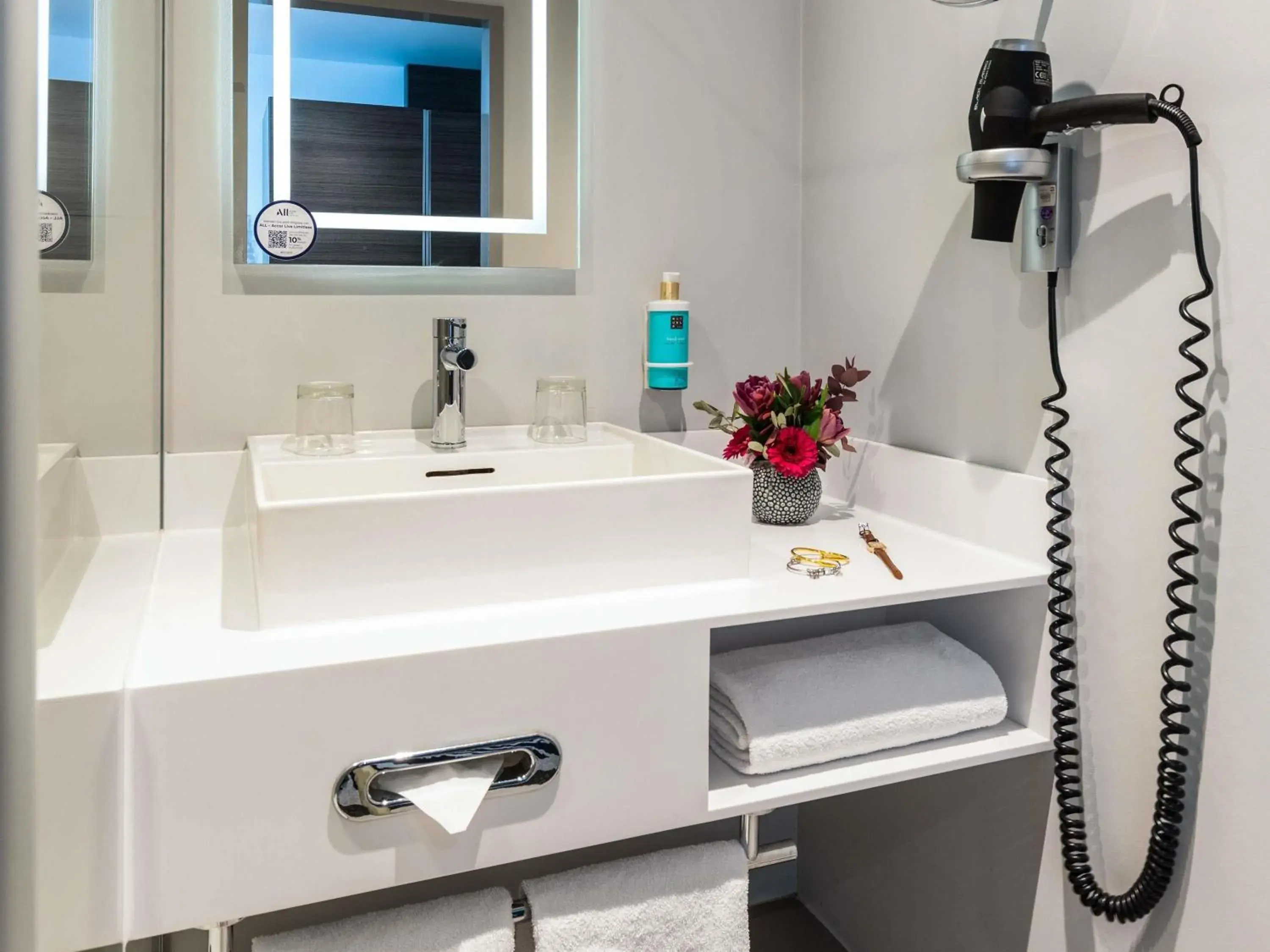 Standard Double Room in Novotel Hamburg City Alster Standard Double Room in Novotel Hamburg City Alster