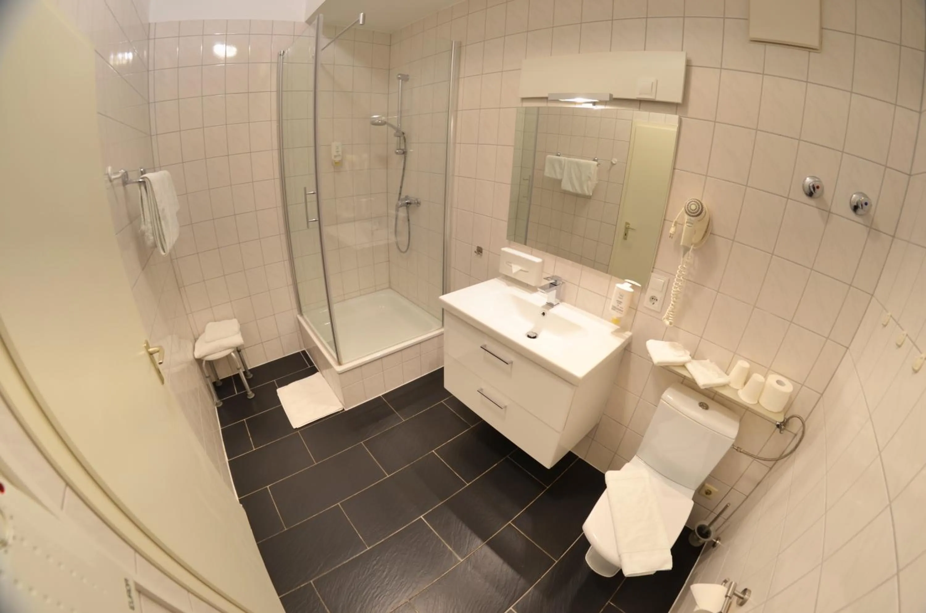 Bathroom in Hotel Am Markt