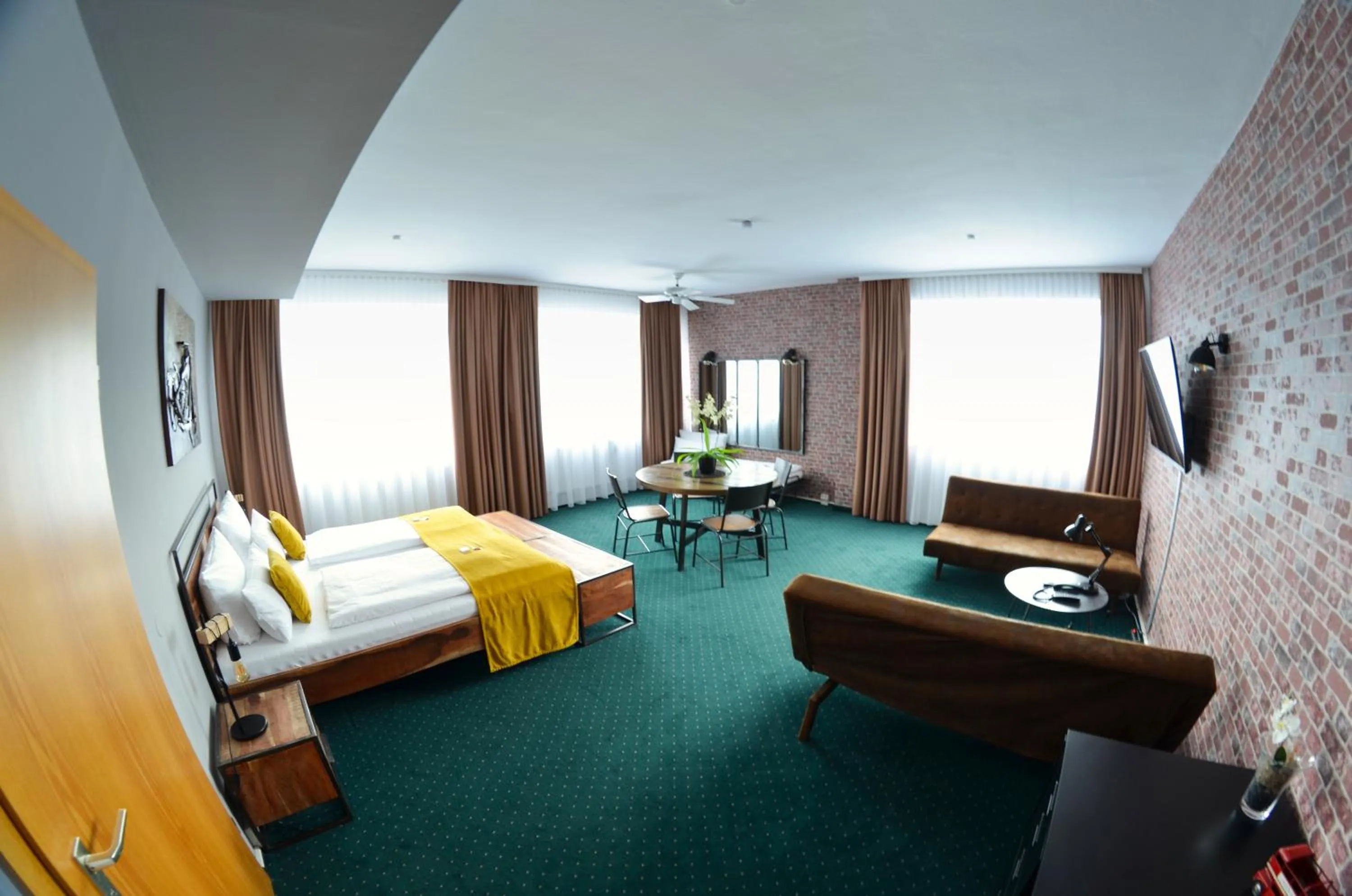 Photo of the whole room, Bed in Hotel Am Markt