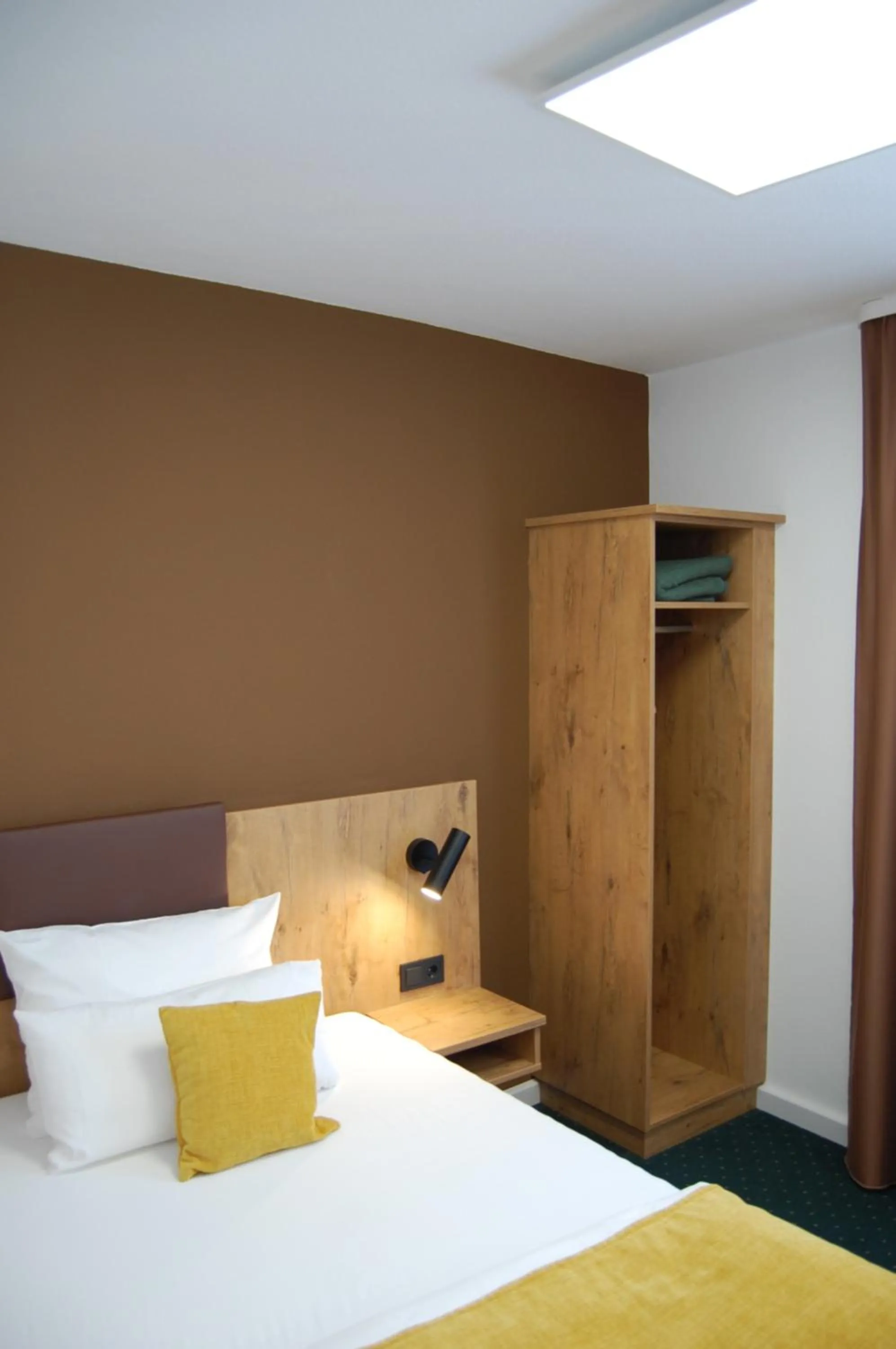 Photo of the whole room, Bed in Hotel Am Markt