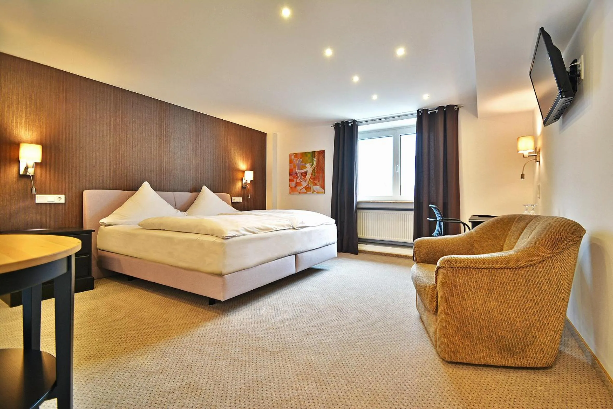 Photo of the whole room, Bed in Hotel zur goldenen Sonne