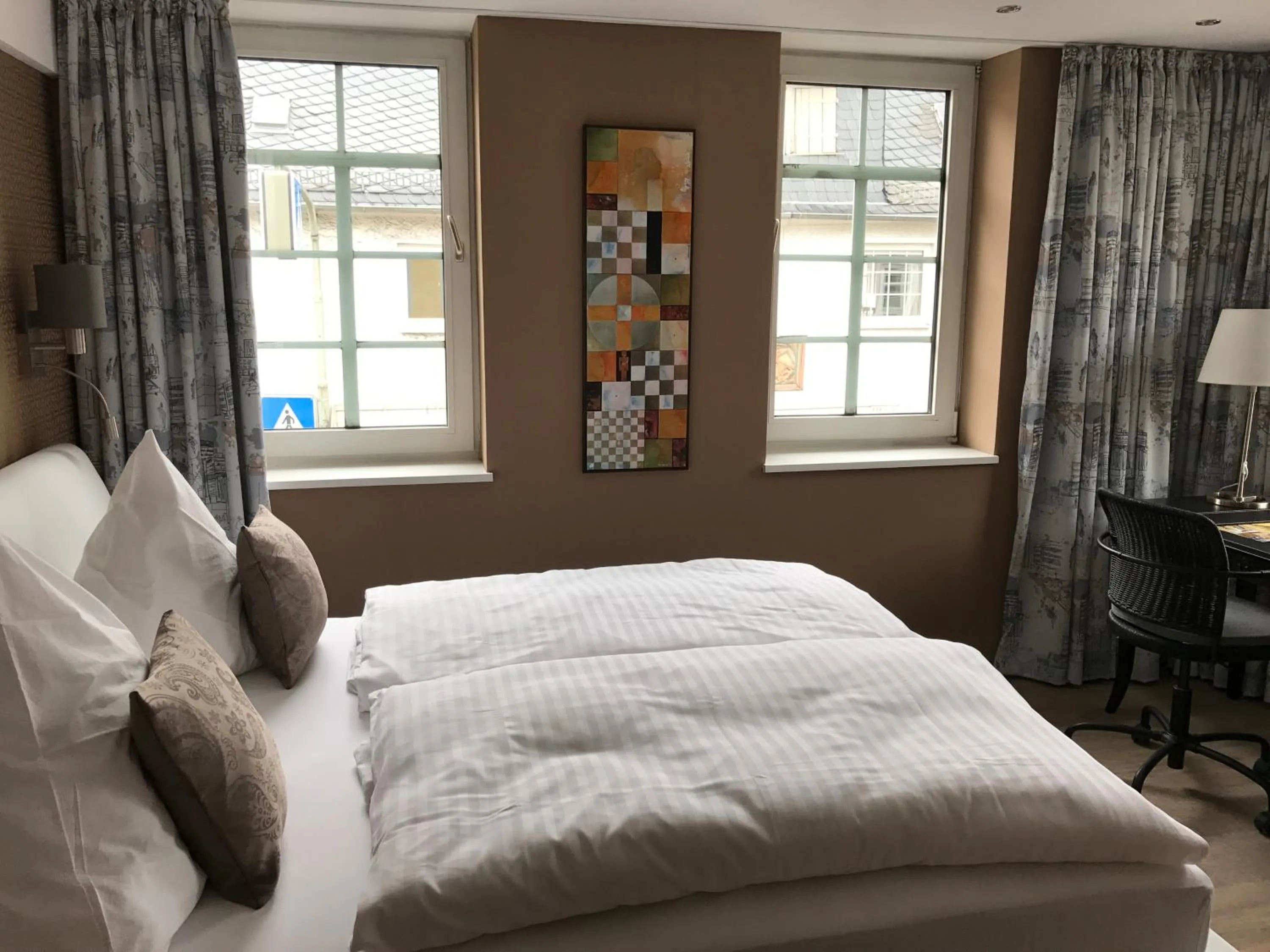 Photo of the whole room, Bed in Hotel zur goldenen Sonne