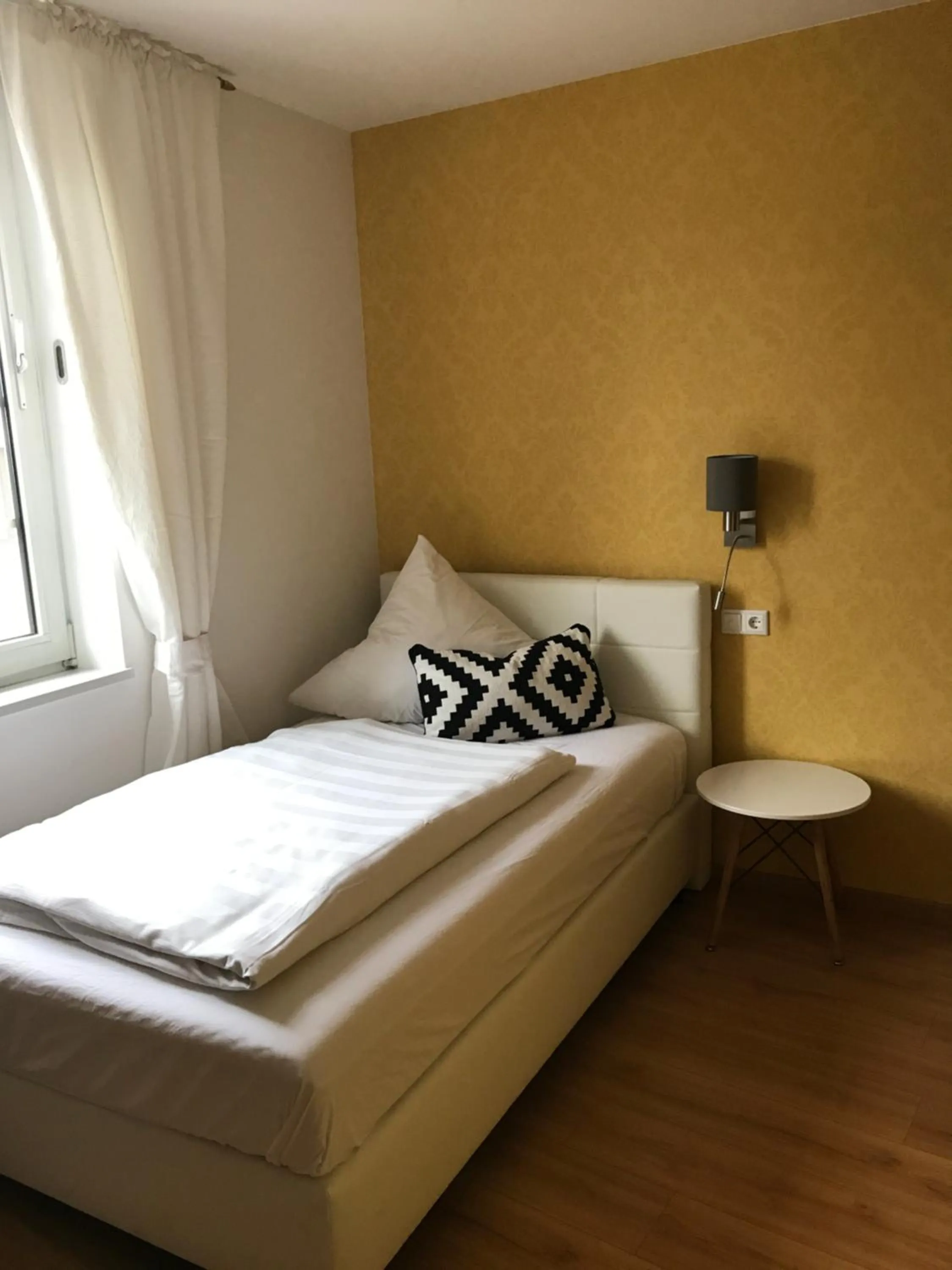 Photo of the whole room, Bed in Hotel zur goldenen Sonne