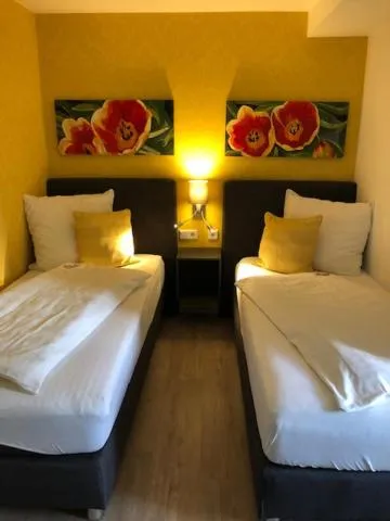 Photo of the whole room, Bed in Hotel zur goldenen Sonne