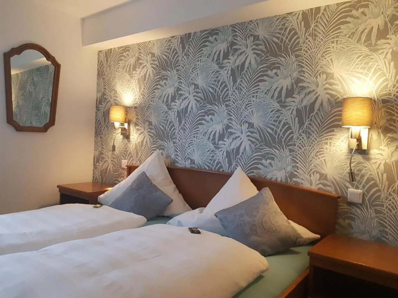 Photo of the whole room, Bed in Hotel zur goldenen Sonne