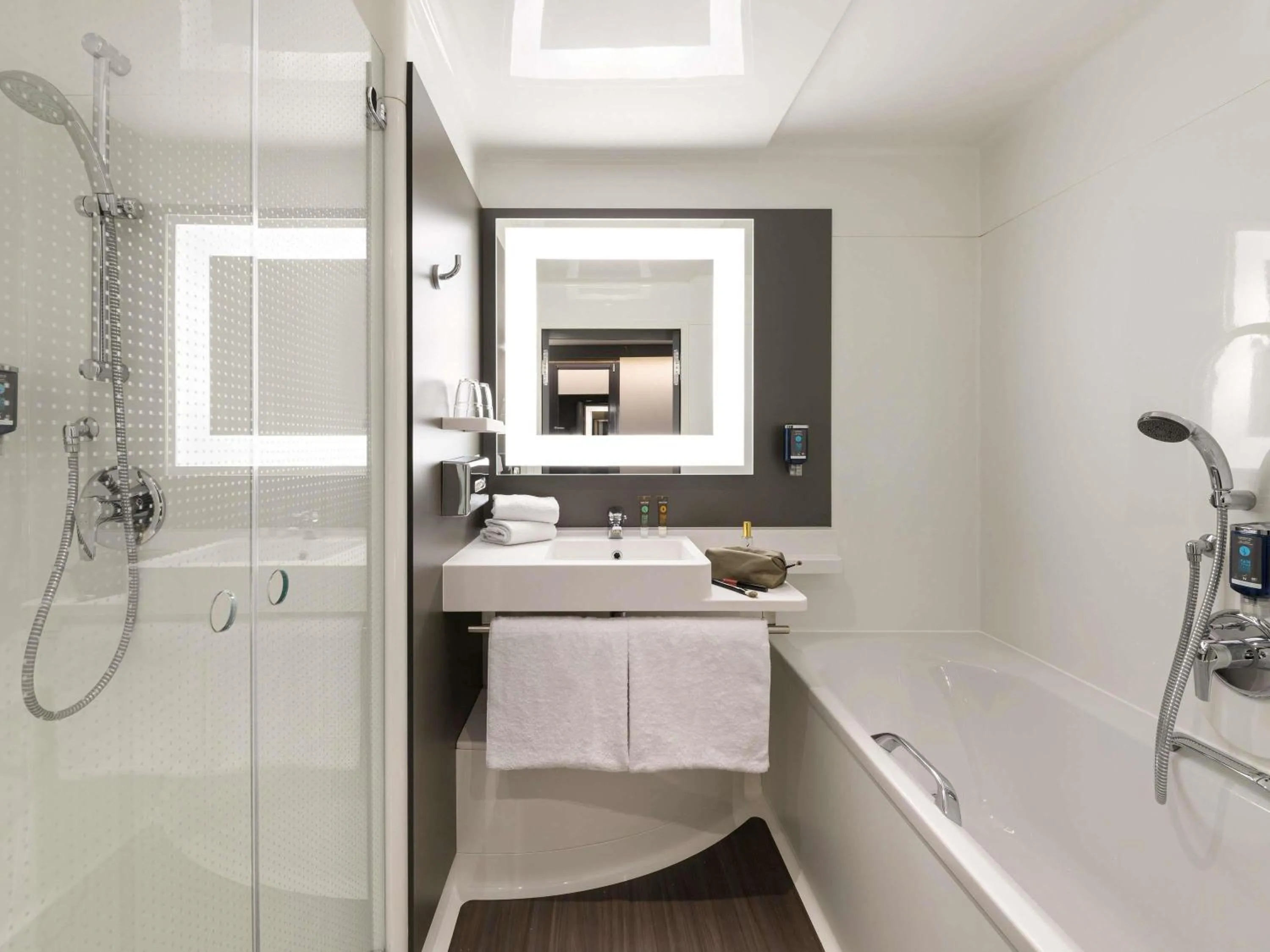 Bedroom in Novotel Suites Berlin City Potsdamer Platz