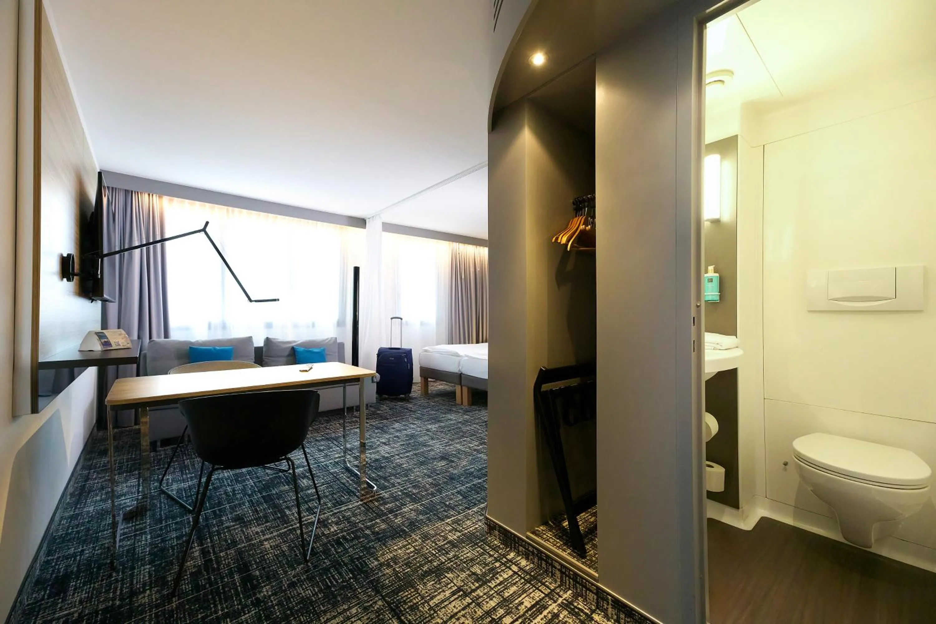 Toilet in Novotel Suites Berlin City Potsdamer Platz