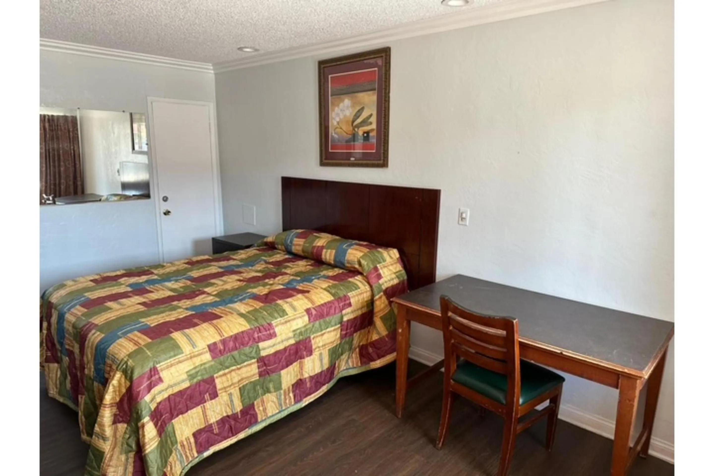 Bedroom in Heritage Inn