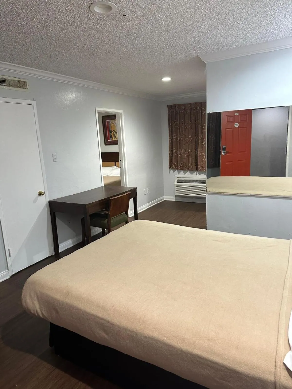 Bedroom in Heritage Inn