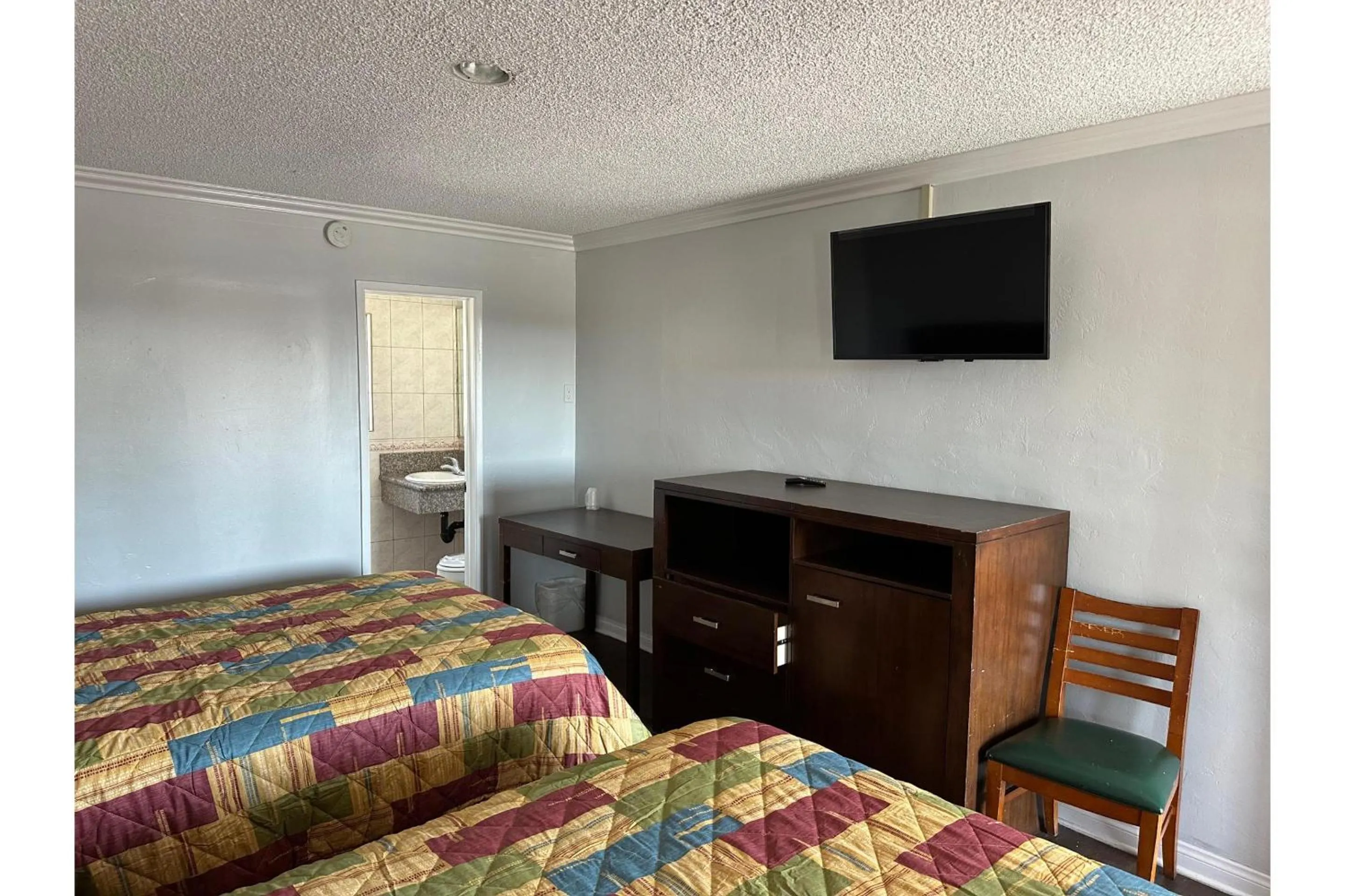 2 Queen Bed Smoking in Heritage Inn