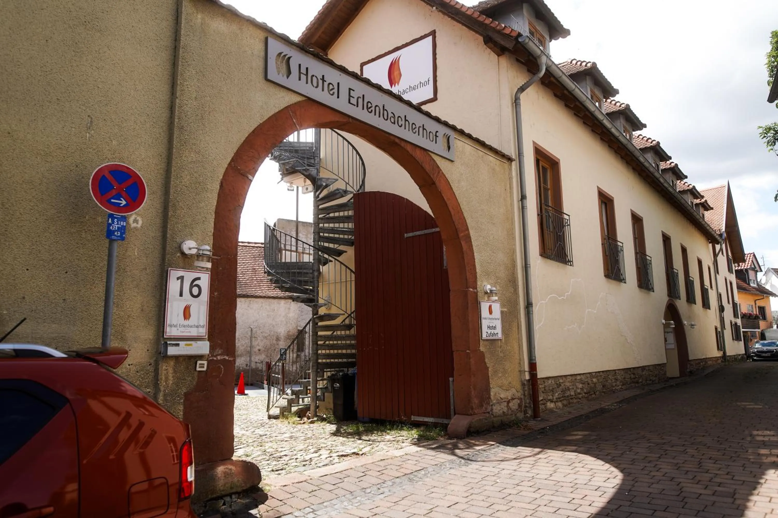 Facade/entrance in Hotel Erlenbacher Hof