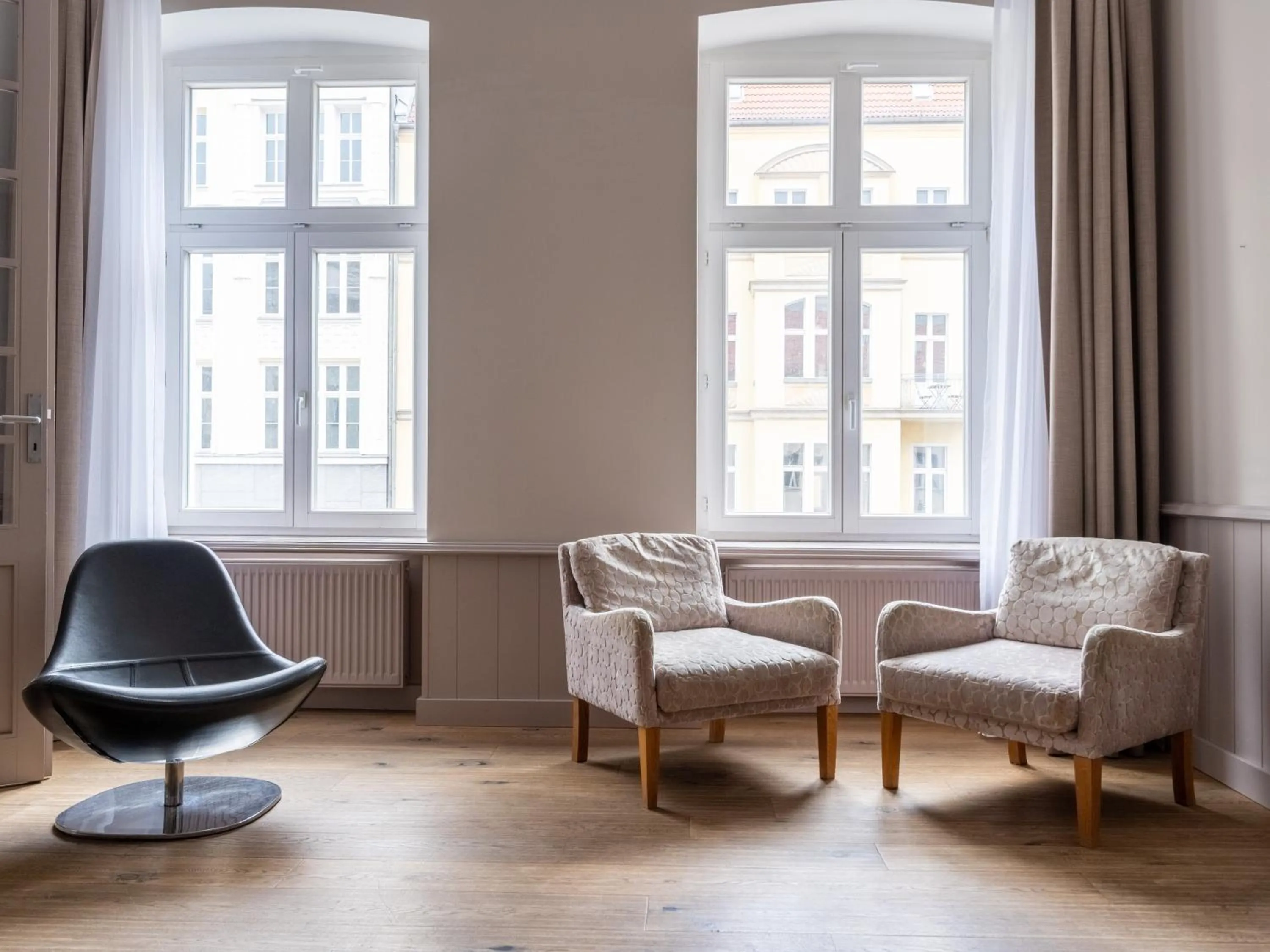 Seating area in Schoenhouse Avenue - Digital Access