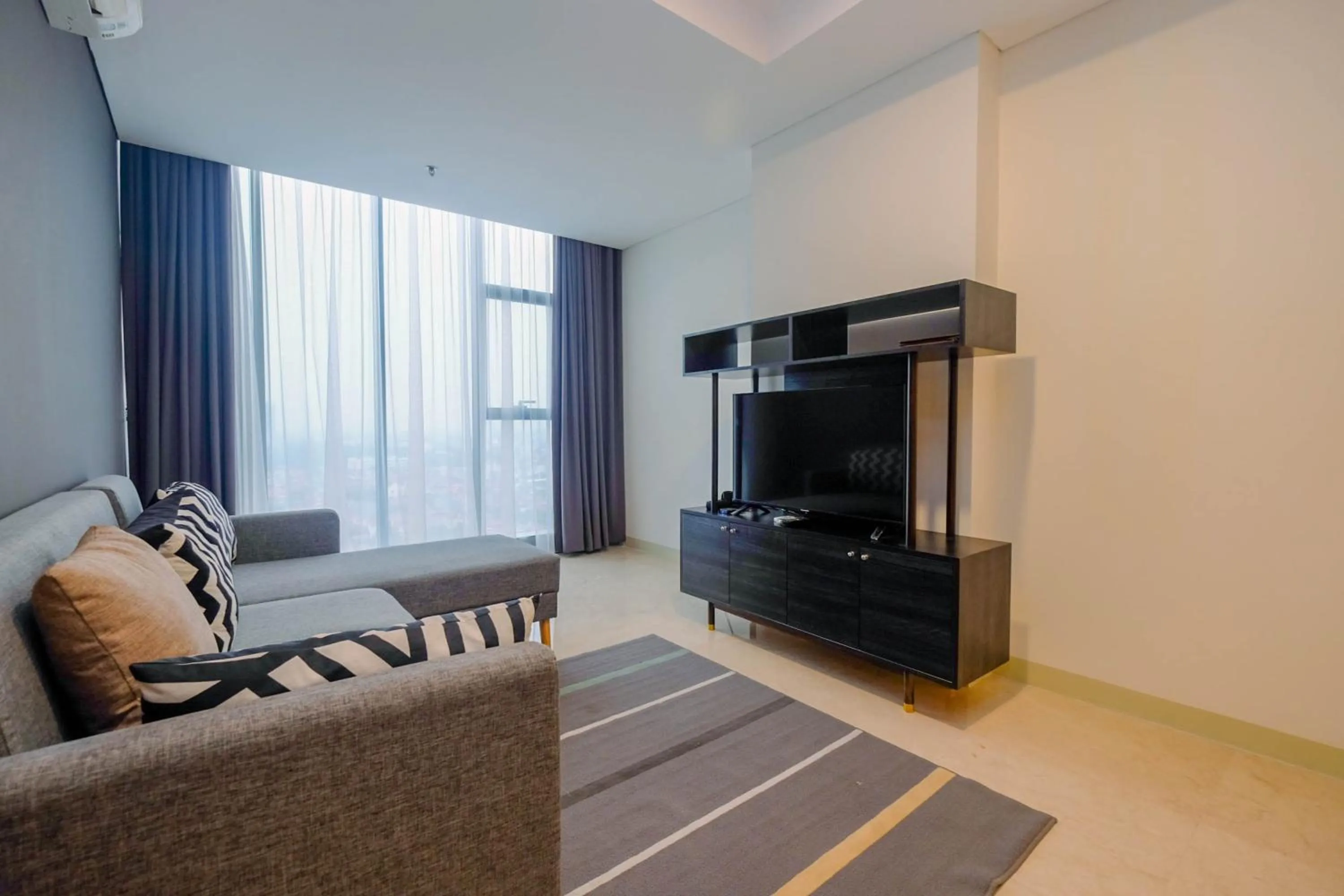 Modern and Spacious 2BR L'Avenue Apartment By Travelio