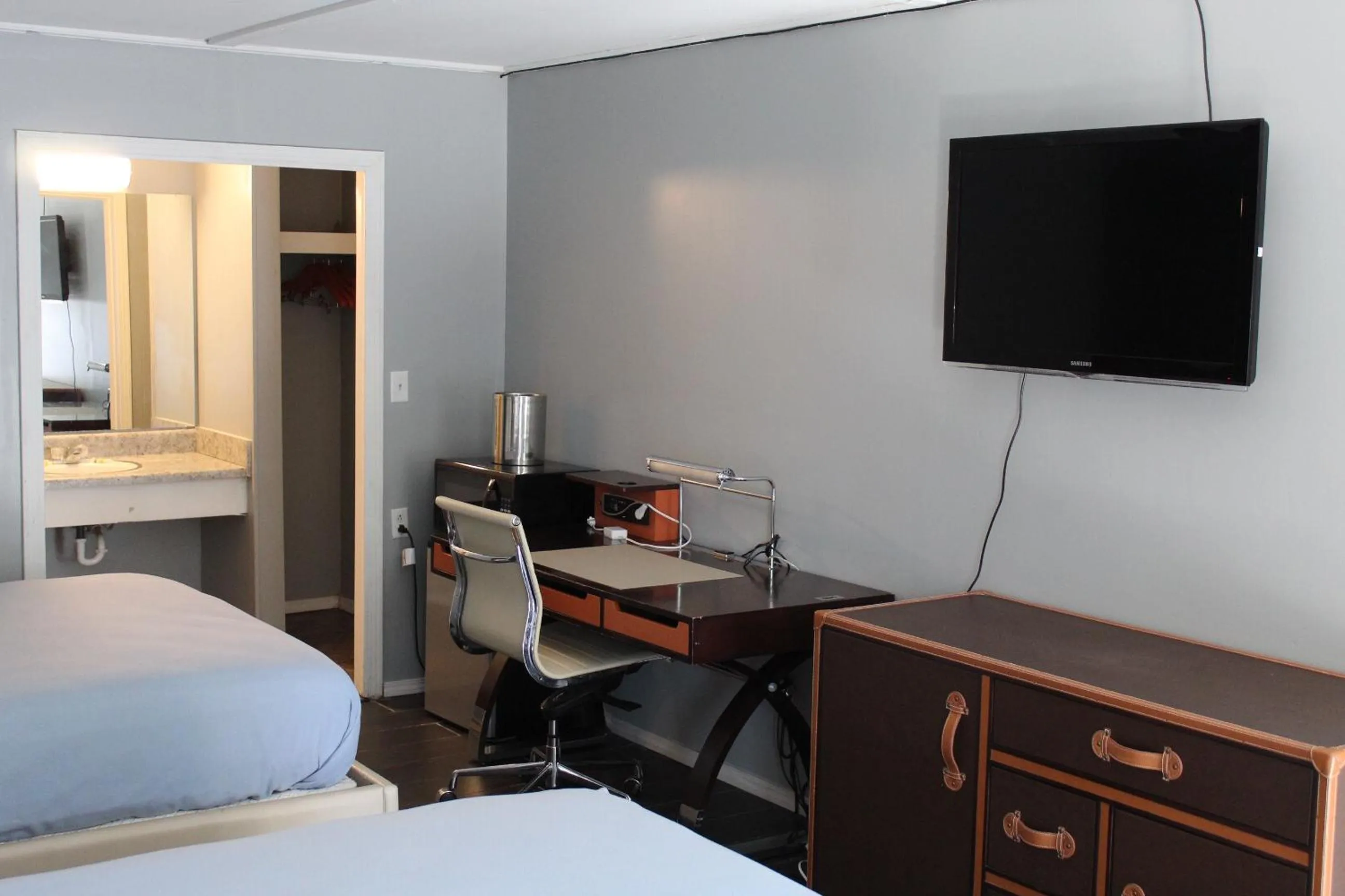 TV and multimedia in The Grand Motel