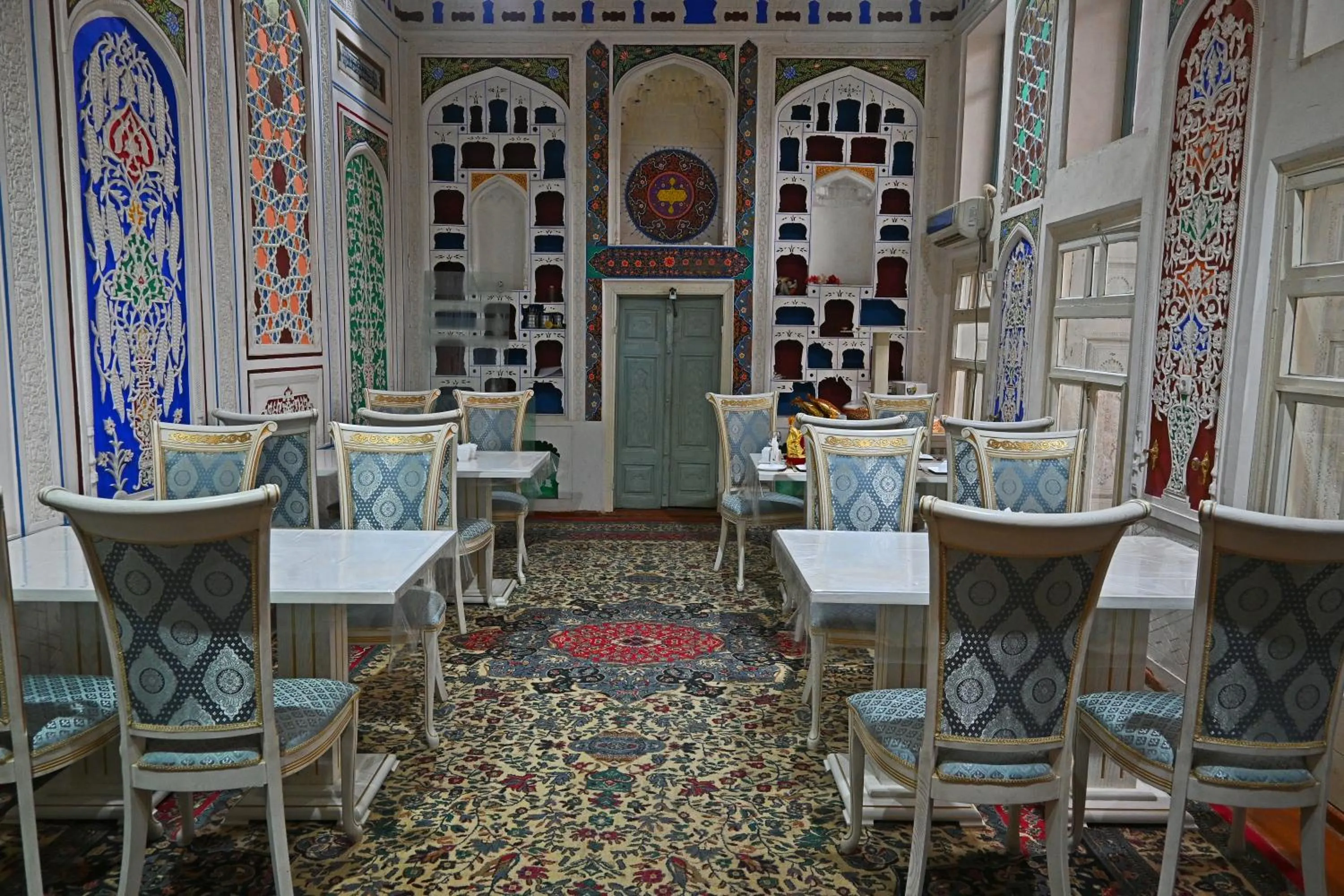 Restaurant/places to eat in Grand Nodirbek Boutique Hotel -House Museum 17 - 19 century