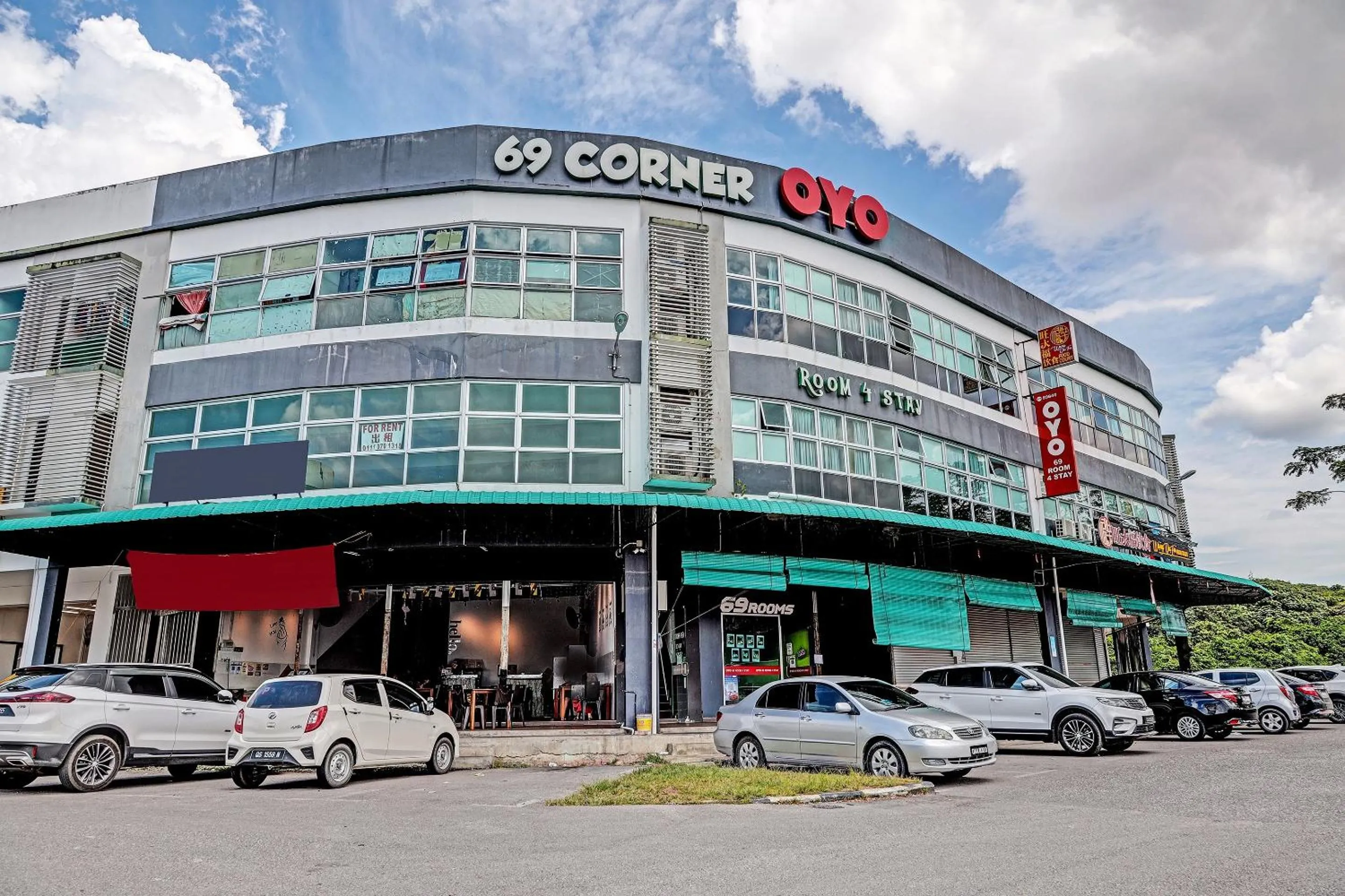 Facade/entrance in Hotel O 69 Room 4 Stay