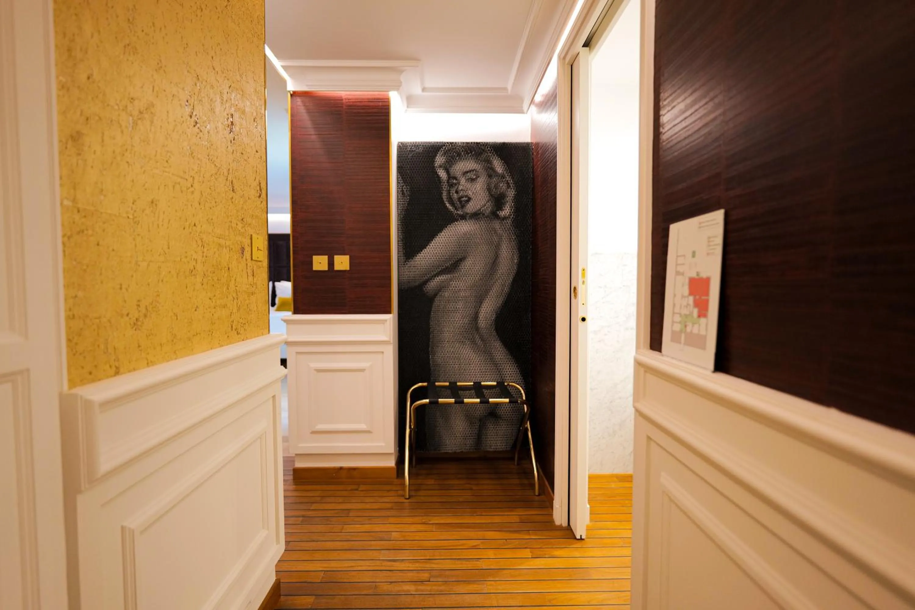 Decorative detail in Hôtel Merveilleux Côté Mer