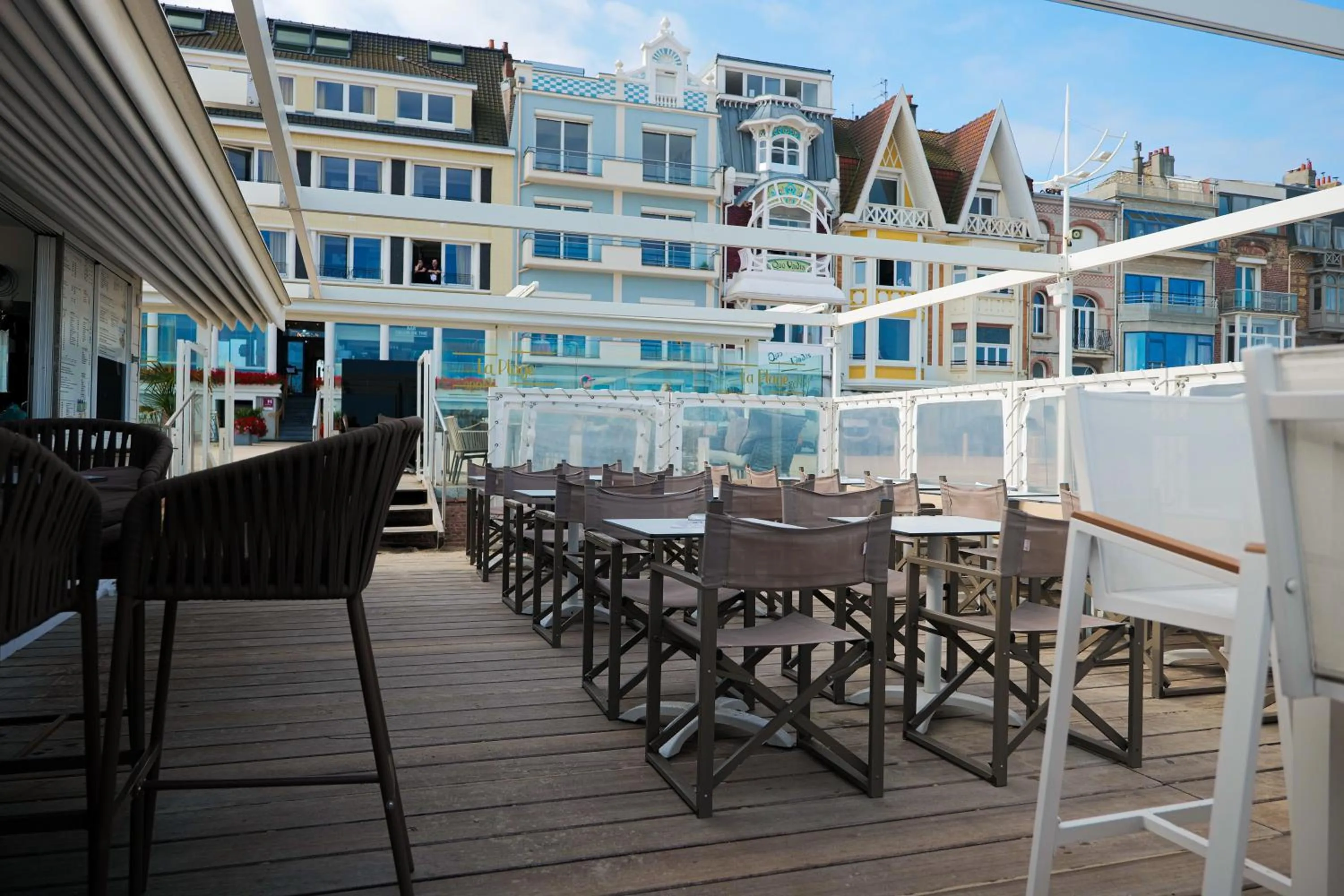 Property building in Hôtel Merveilleux Côté Mer