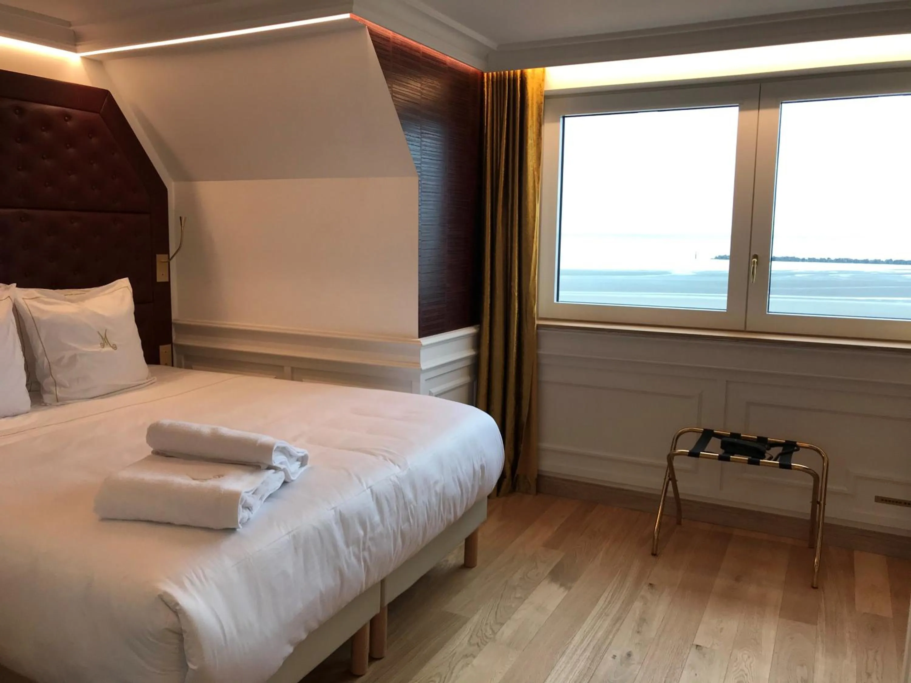 Bed in Hôtel Merveilleux Côté Mer