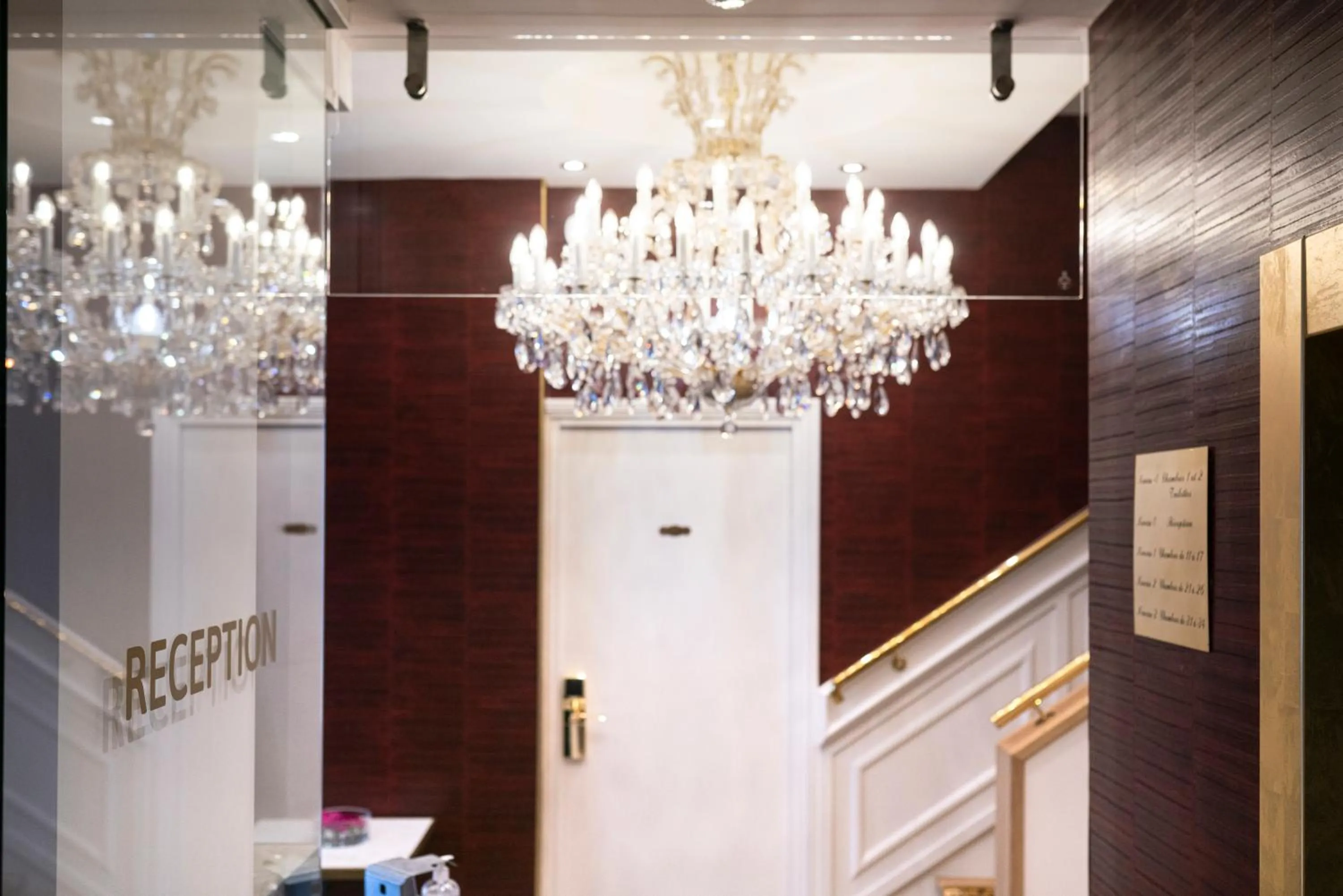 Facade/entrance in Hôtel Merveilleux Côté Mer