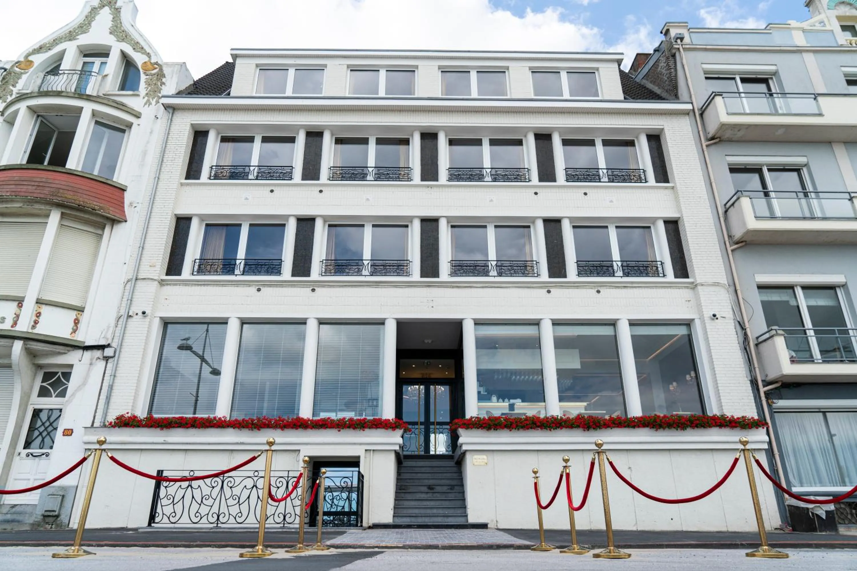 Property building in Hôtel Merveilleux Côté Mer