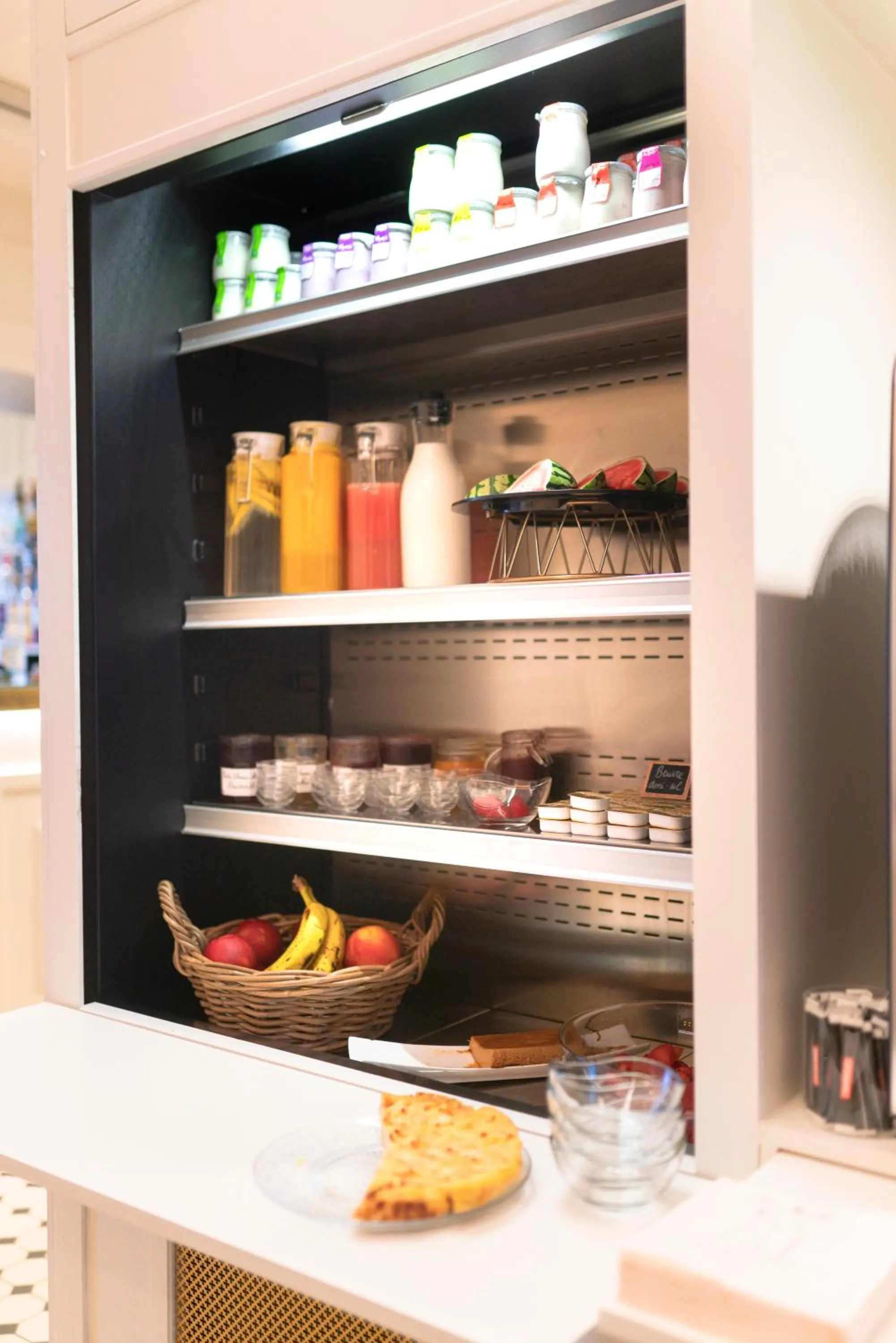 Food and drinks in Hôtel Merveilleux Côté Mer