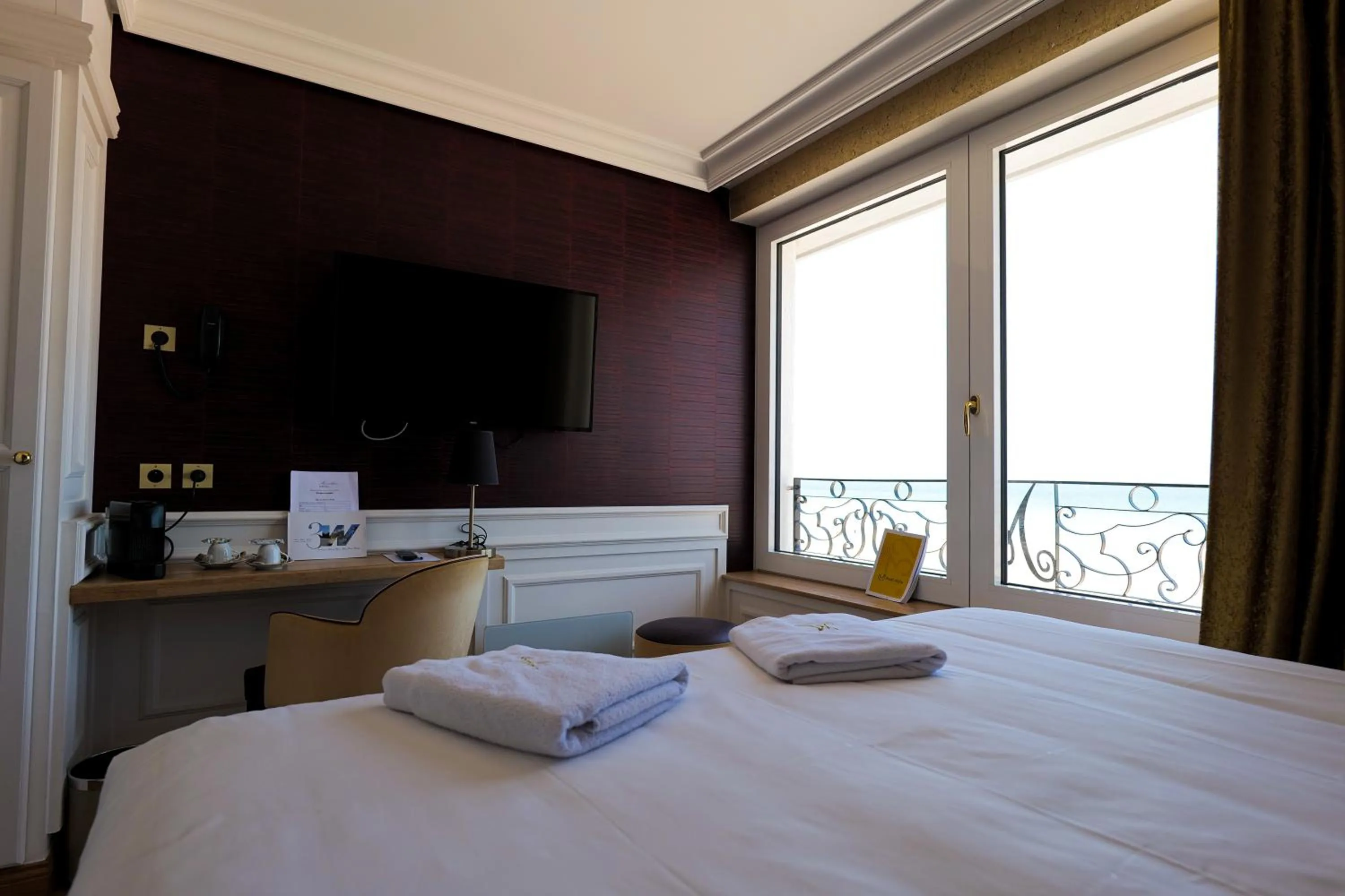 Bed in Hôtel Merveilleux Côté Mer