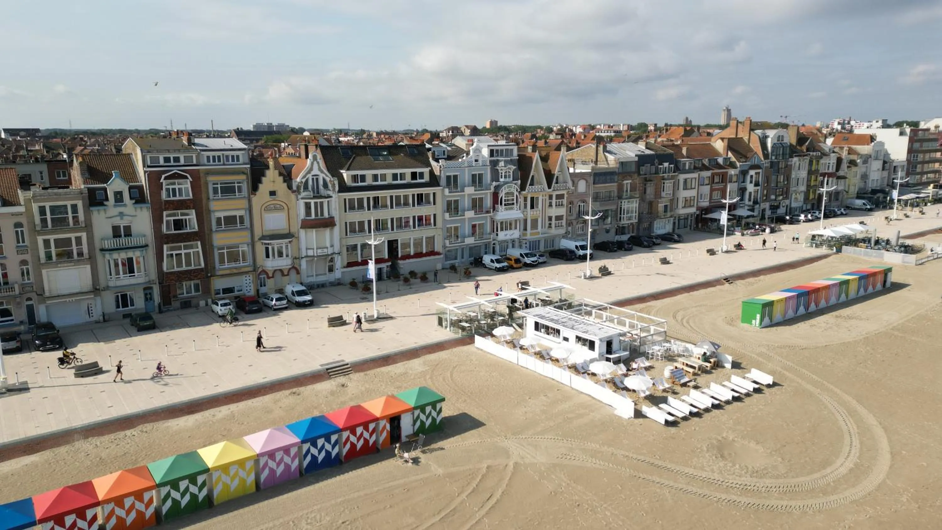 Property building in Hôtel Merveilleux Côté Mer
