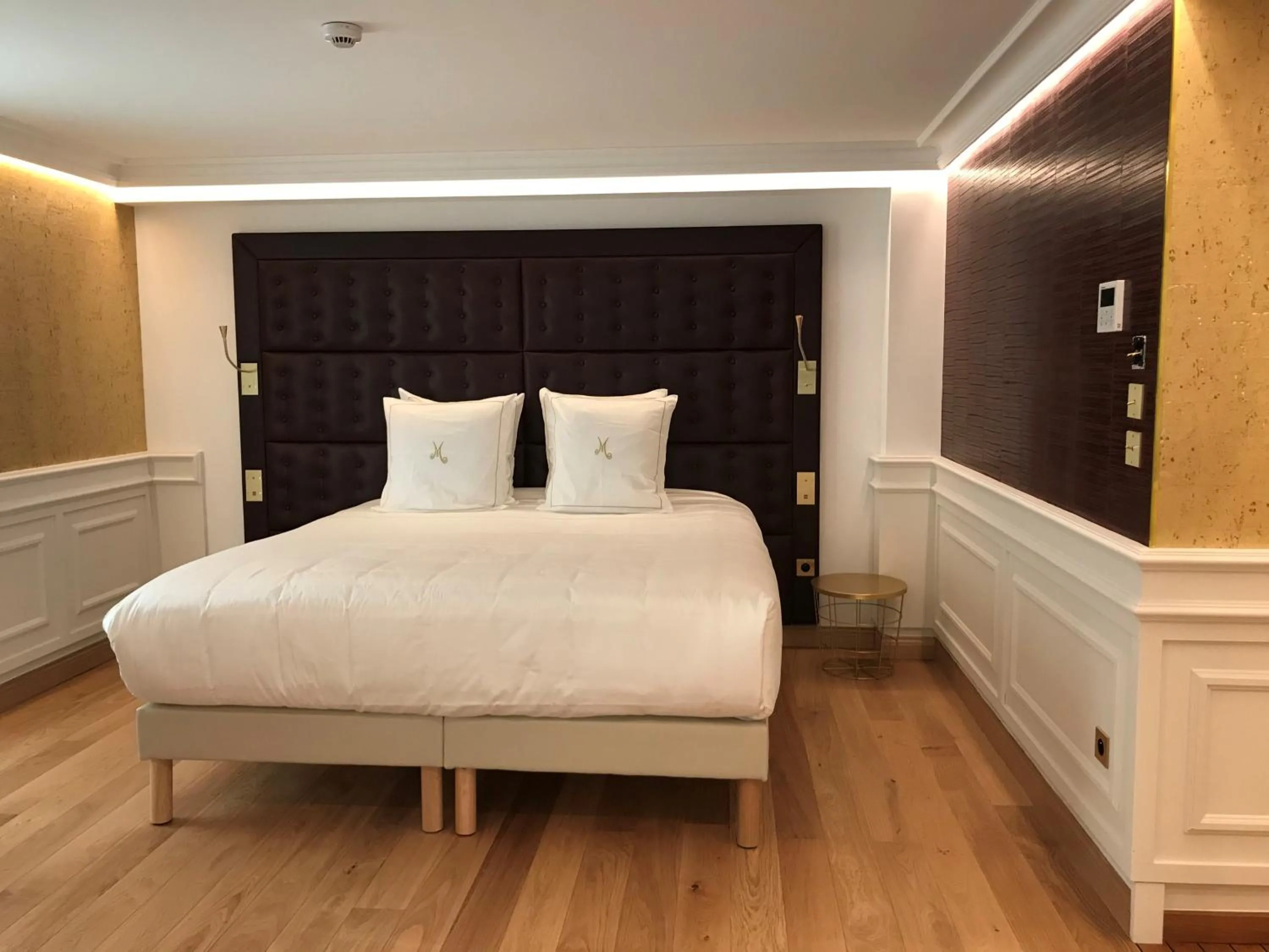 Bed in Hôtel Merveilleux Côté Mer