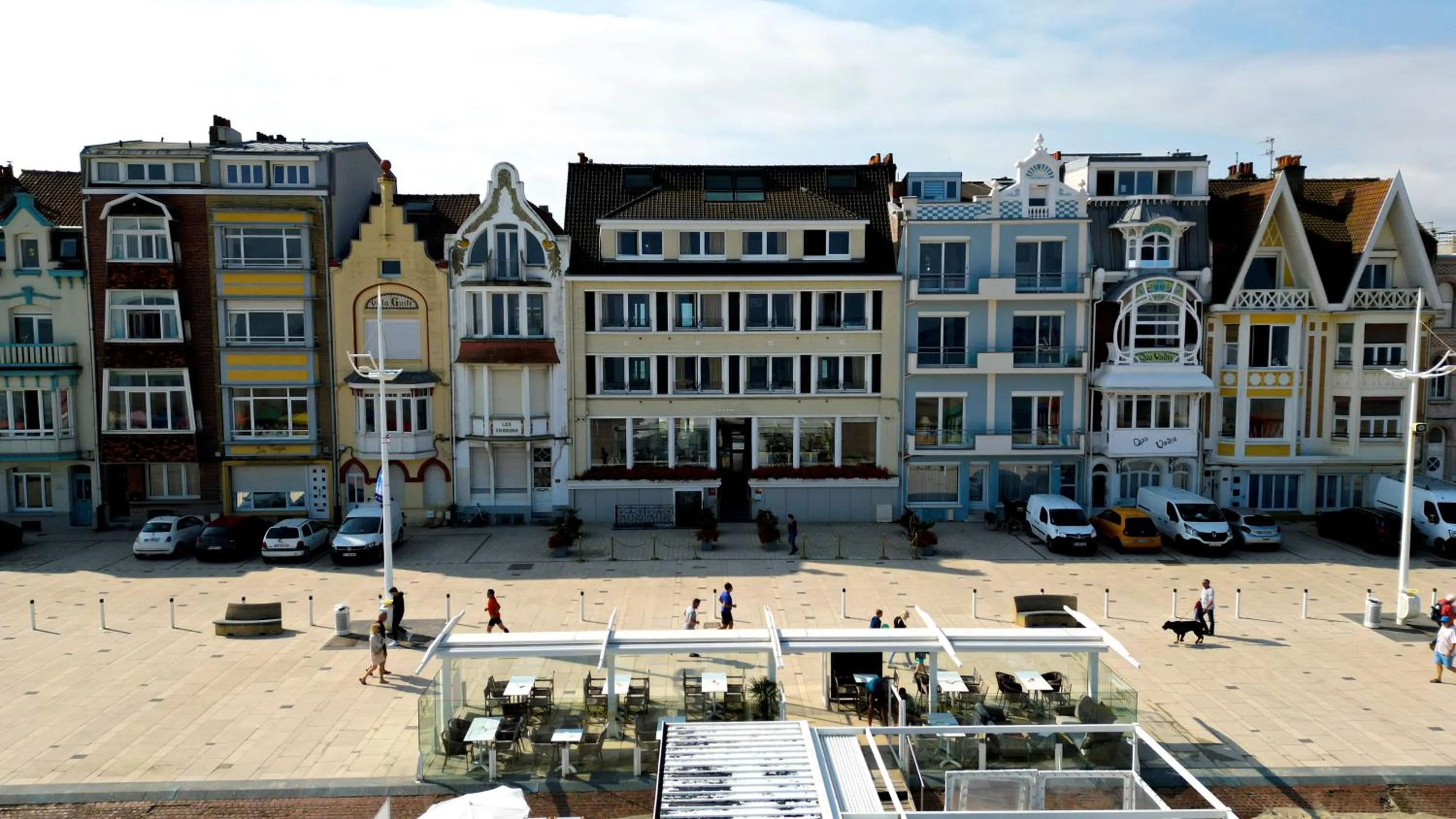 Property building in Hôtel Merveilleux Côté Mer