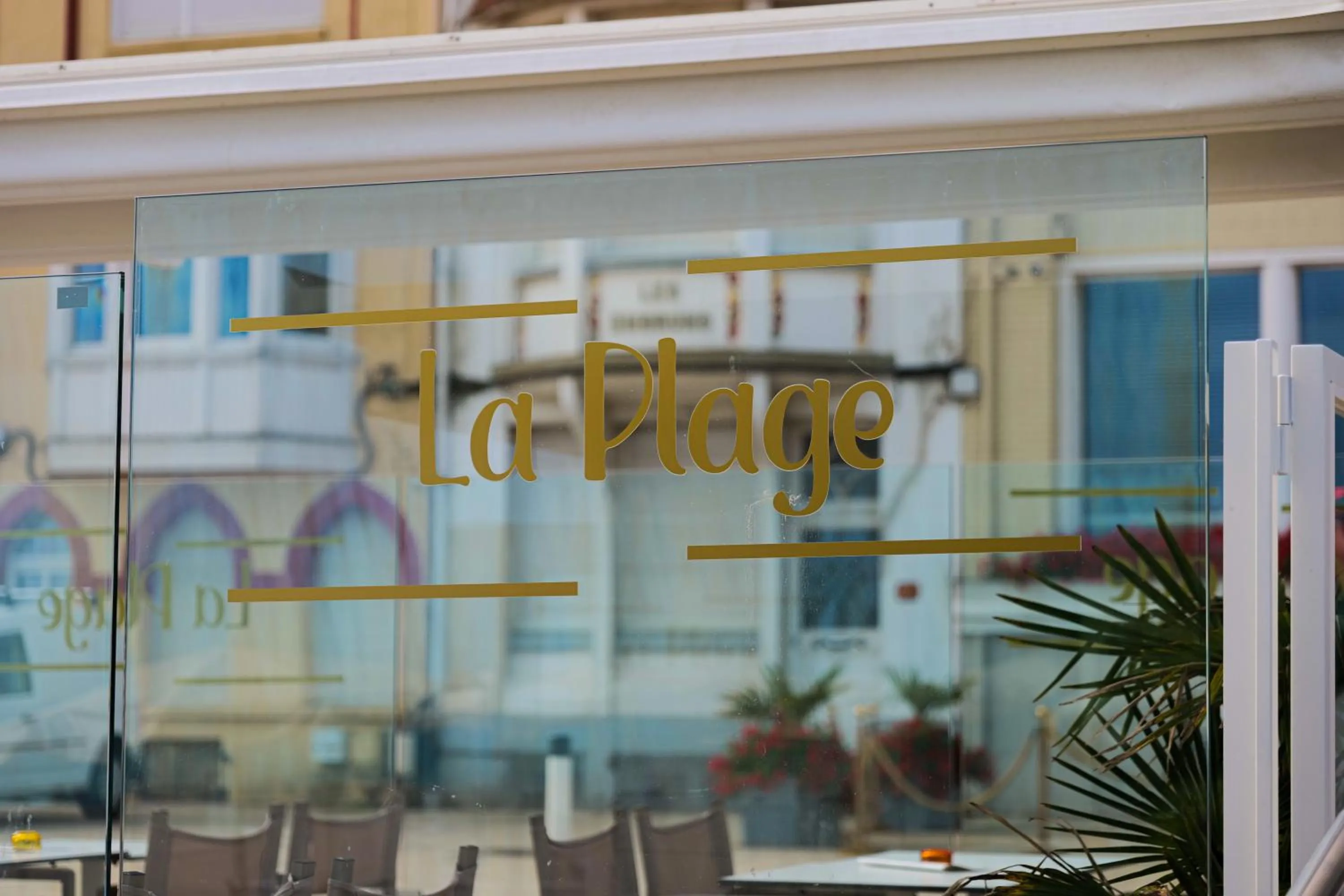 Property logo or sign in Hôtel Merveilleux Côté Mer