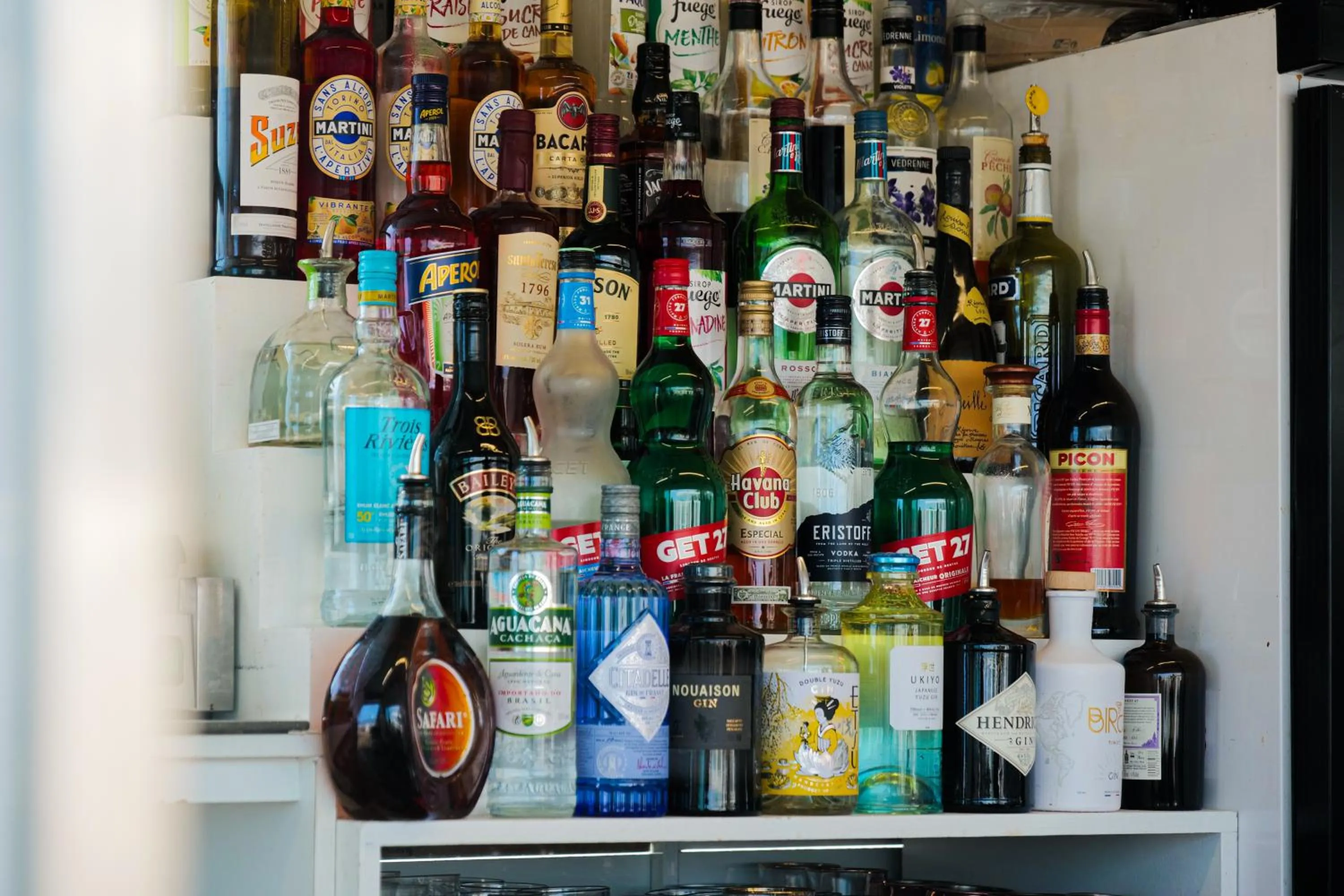 Lounge or bar in Hôtel Merveilleux Côté Mer