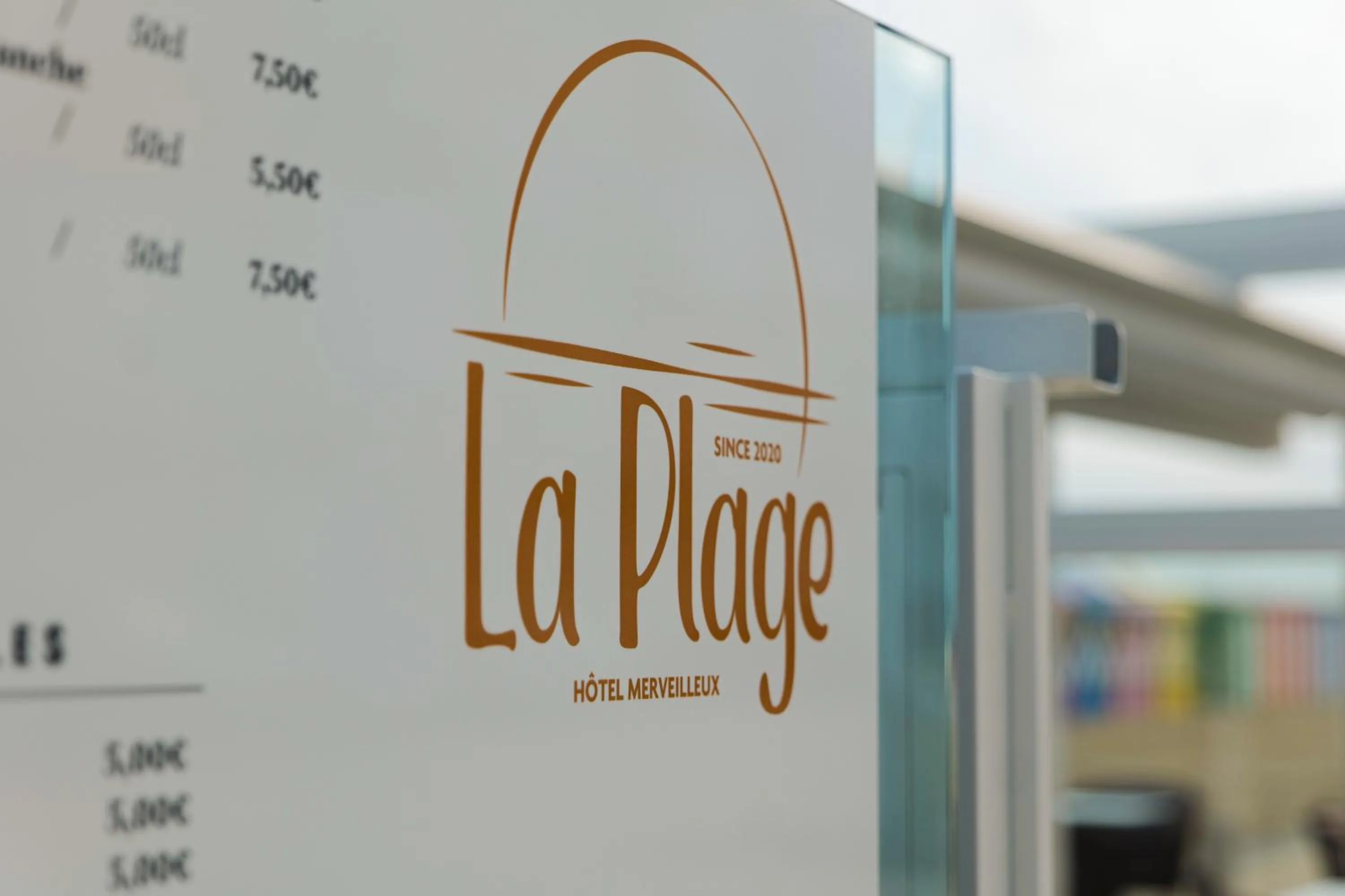 Property logo or sign in Hôtel Merveilleux Côté Mer