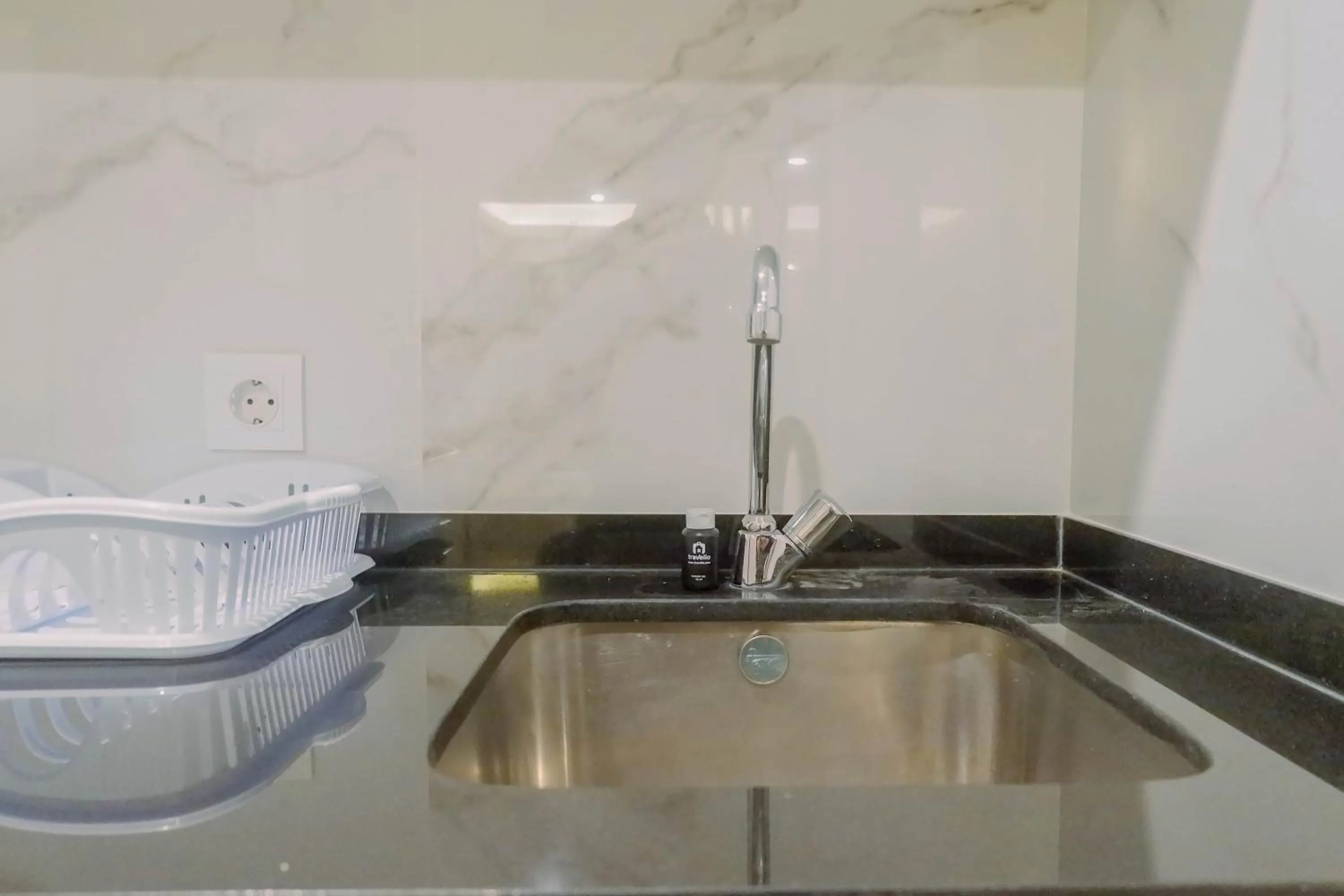 Luxurious & Spacious 2BR Apartment at One East Residences By Travelio