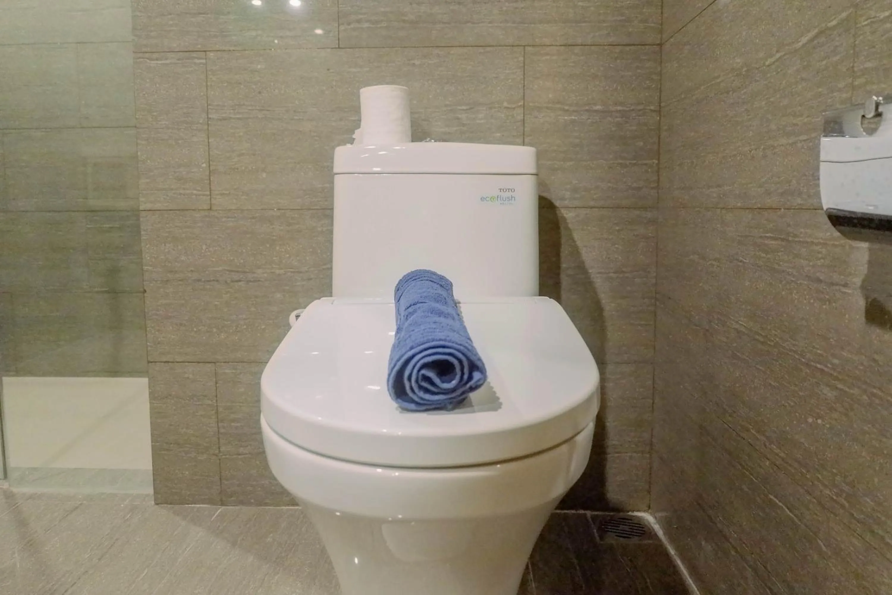 Luxurious & Spacious 2BR Apartment at One East Residences By Travelio