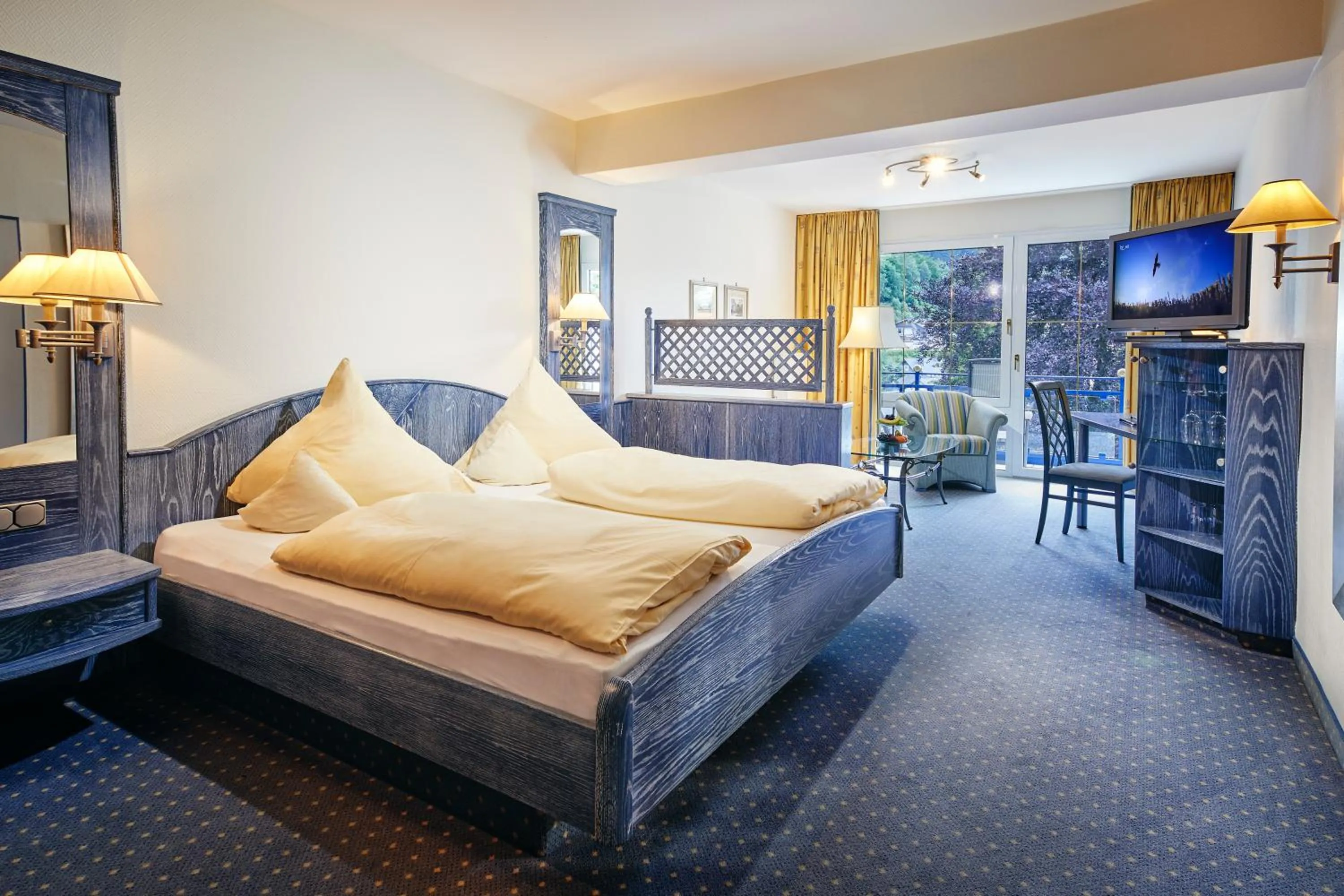 Photo of the whole room, Bed in Rüters Parkhotel