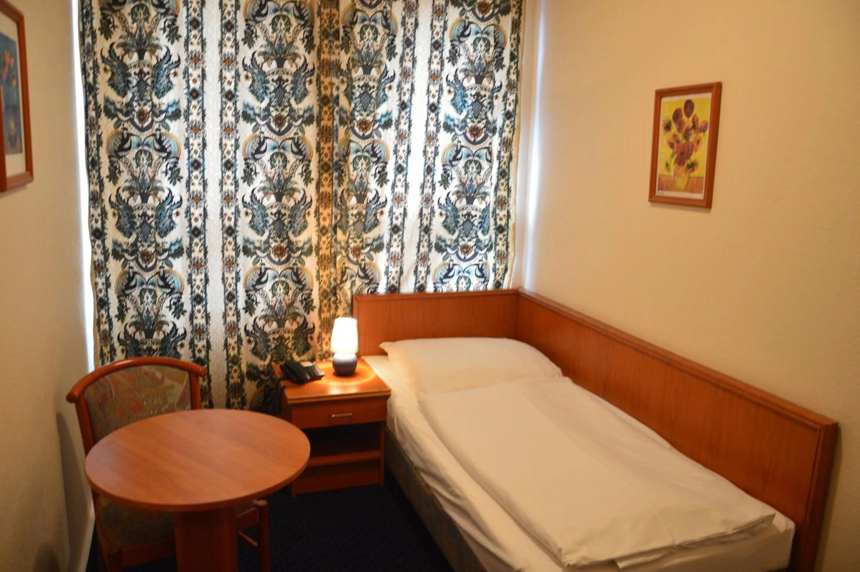 Bed in Hotel Mercedes/Centrum