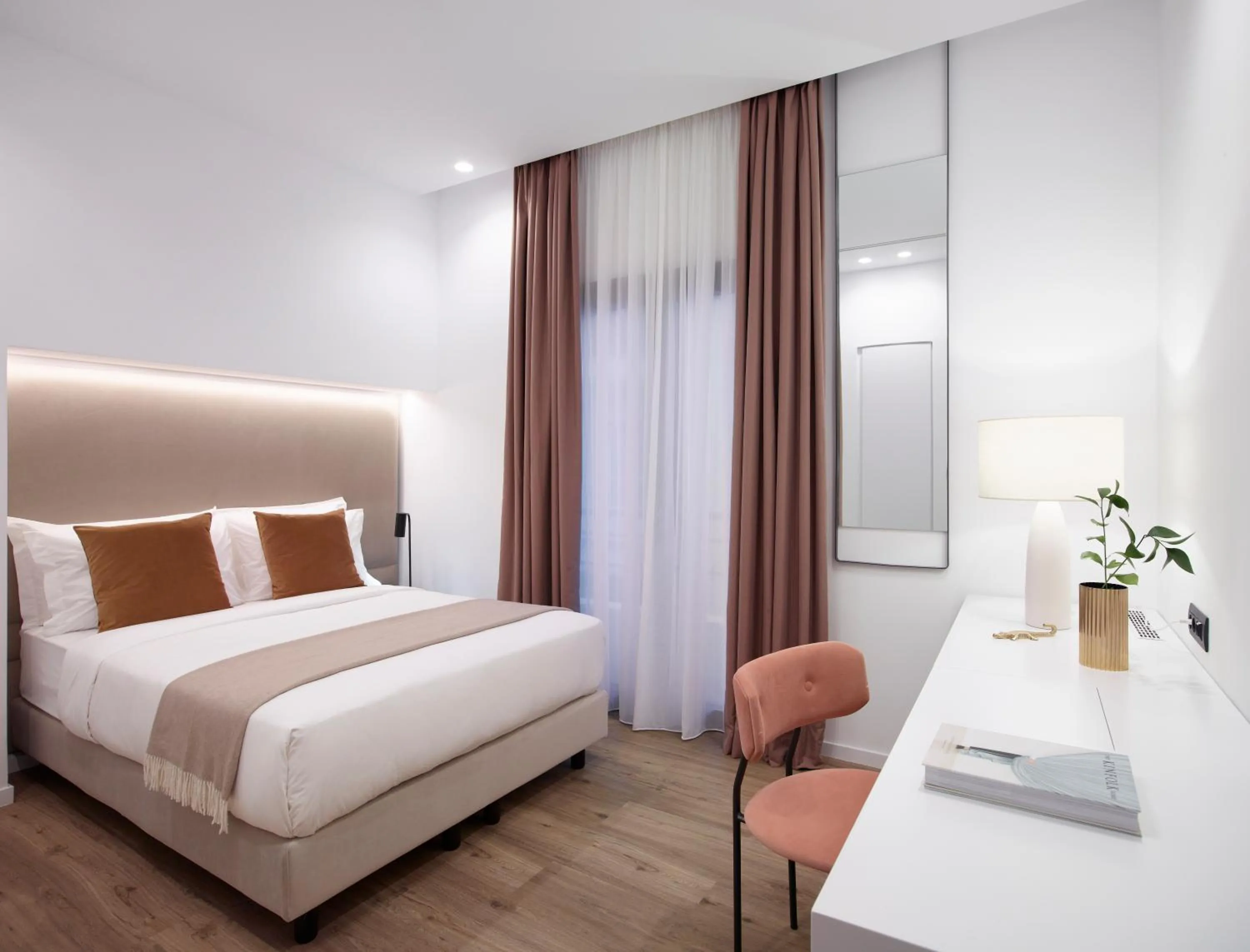 Photo of the whole room, Bed in The Marblous Athens