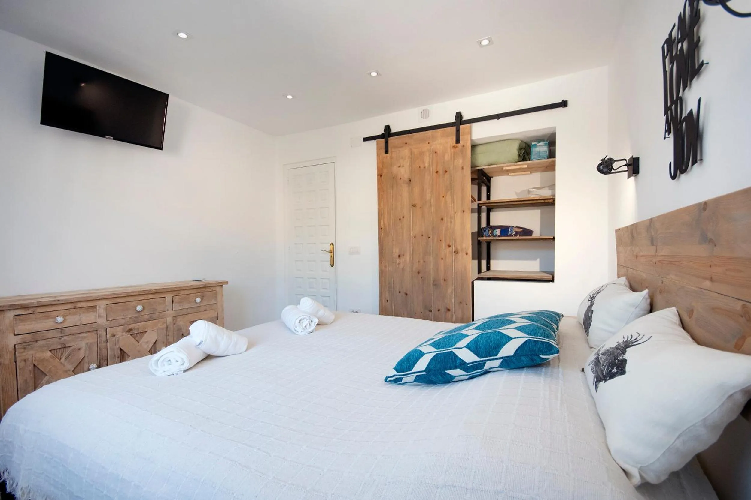Bed in Sara 8 - free WIFI, chill-out, private pool, private tennis court - by Holiday Rentals Villamar