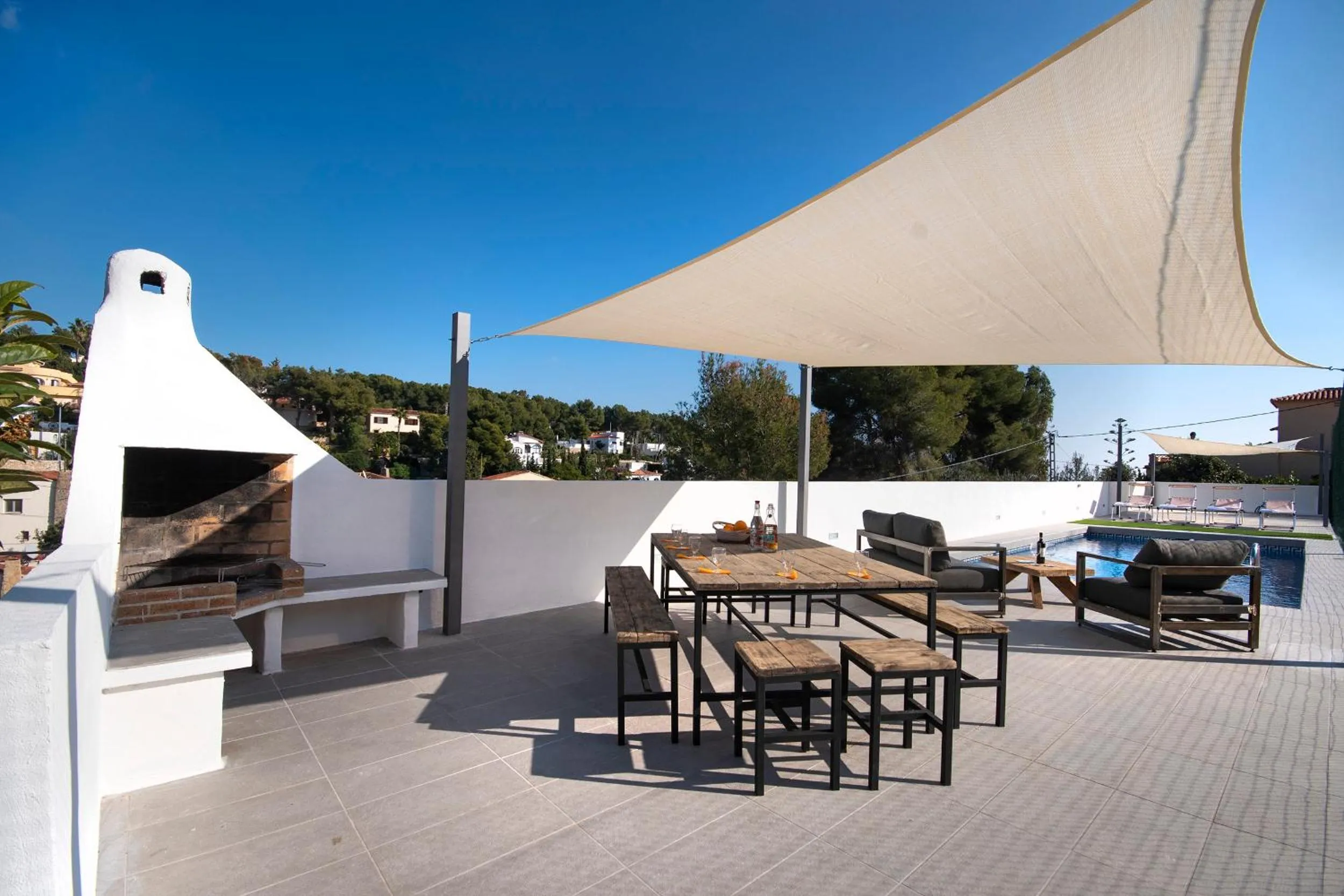BBQ facilities in Sara 8 - free WIFI, chill-out, private pool, private tennis court - by Holiday Rentals Villamar