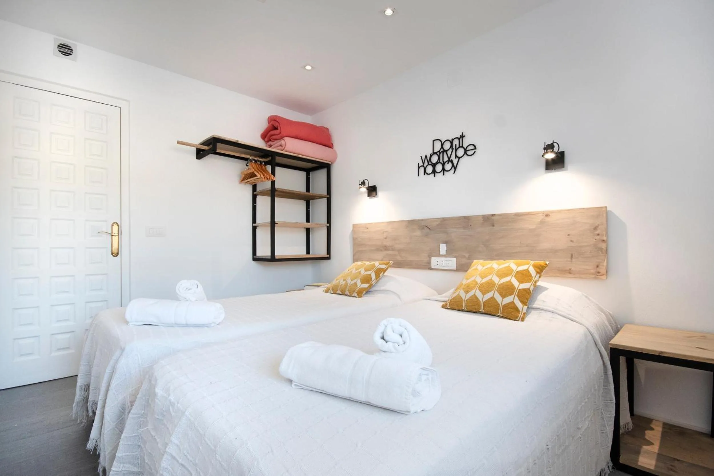 Bed in Sara 8 - free WIFI, chill-out, private pool, private tennis court - by Holiday Rentals Villamar