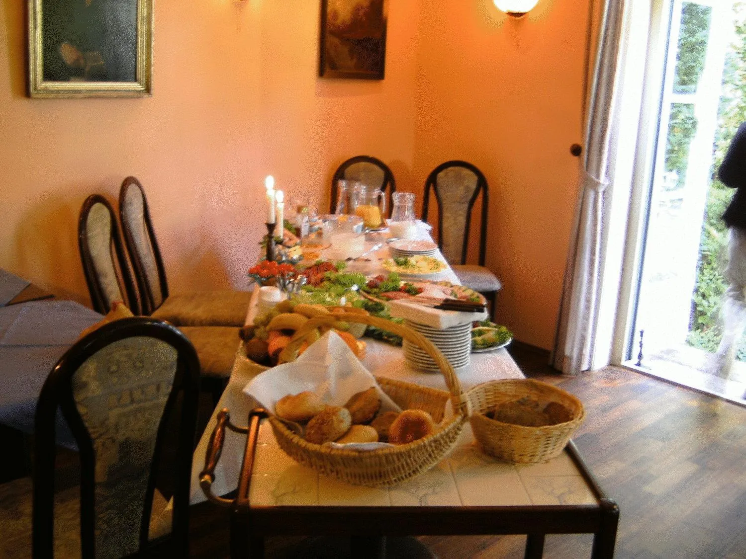 Continental breakfast in Leisewitz' Garten