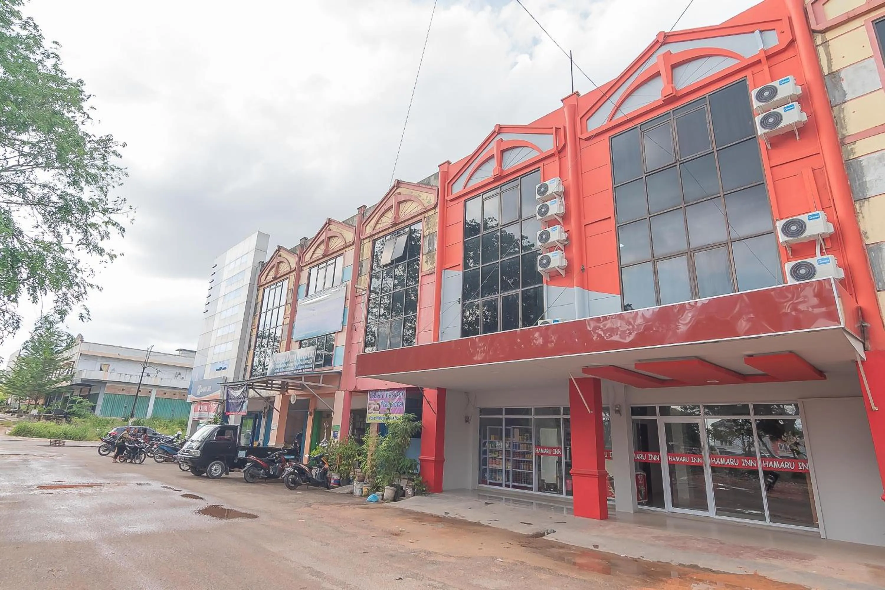 Facade/entrance in RedDoorz @ Pasar Melayu Sagulung Batam