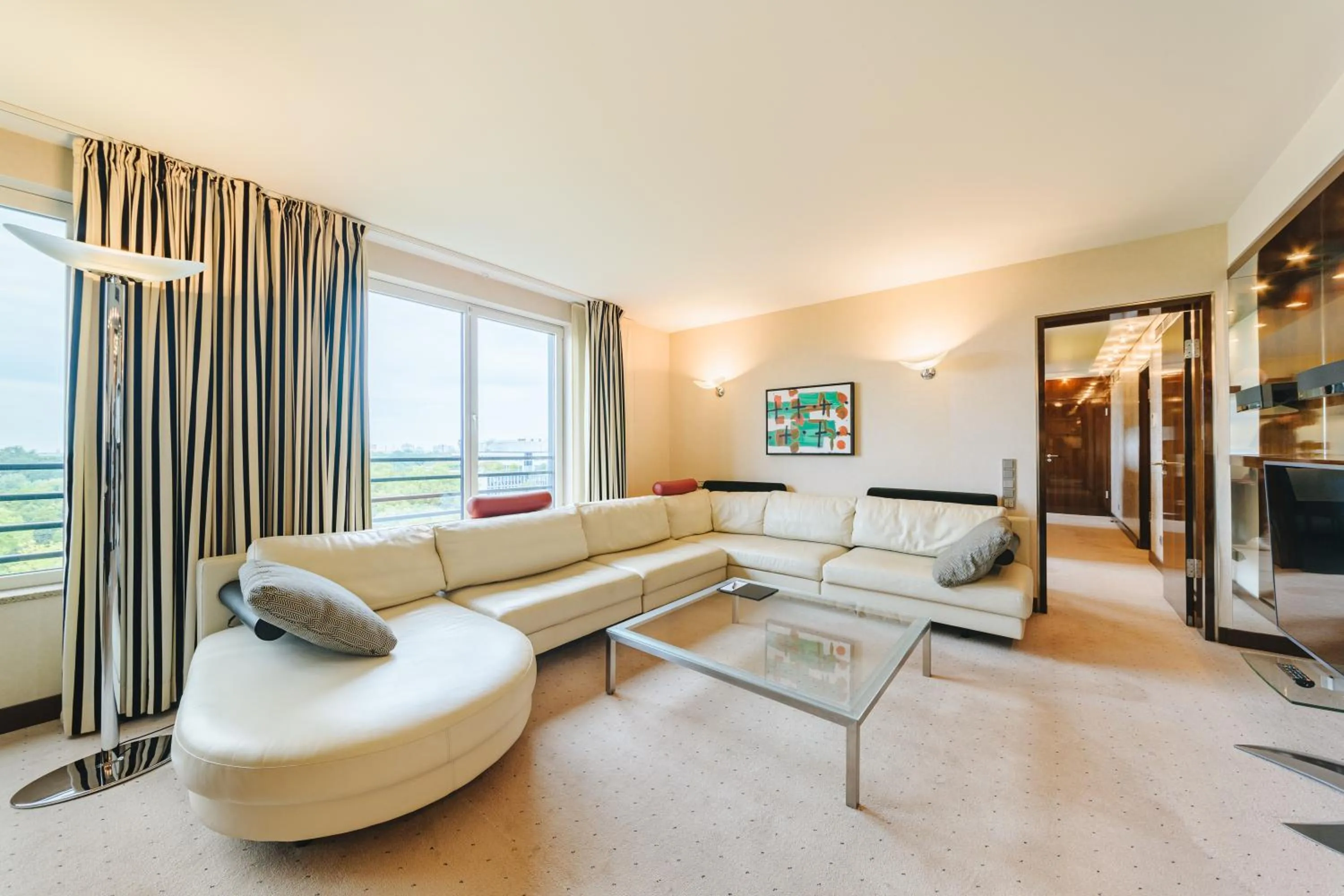 Seating area in Pullman Berlin Schweizerhof