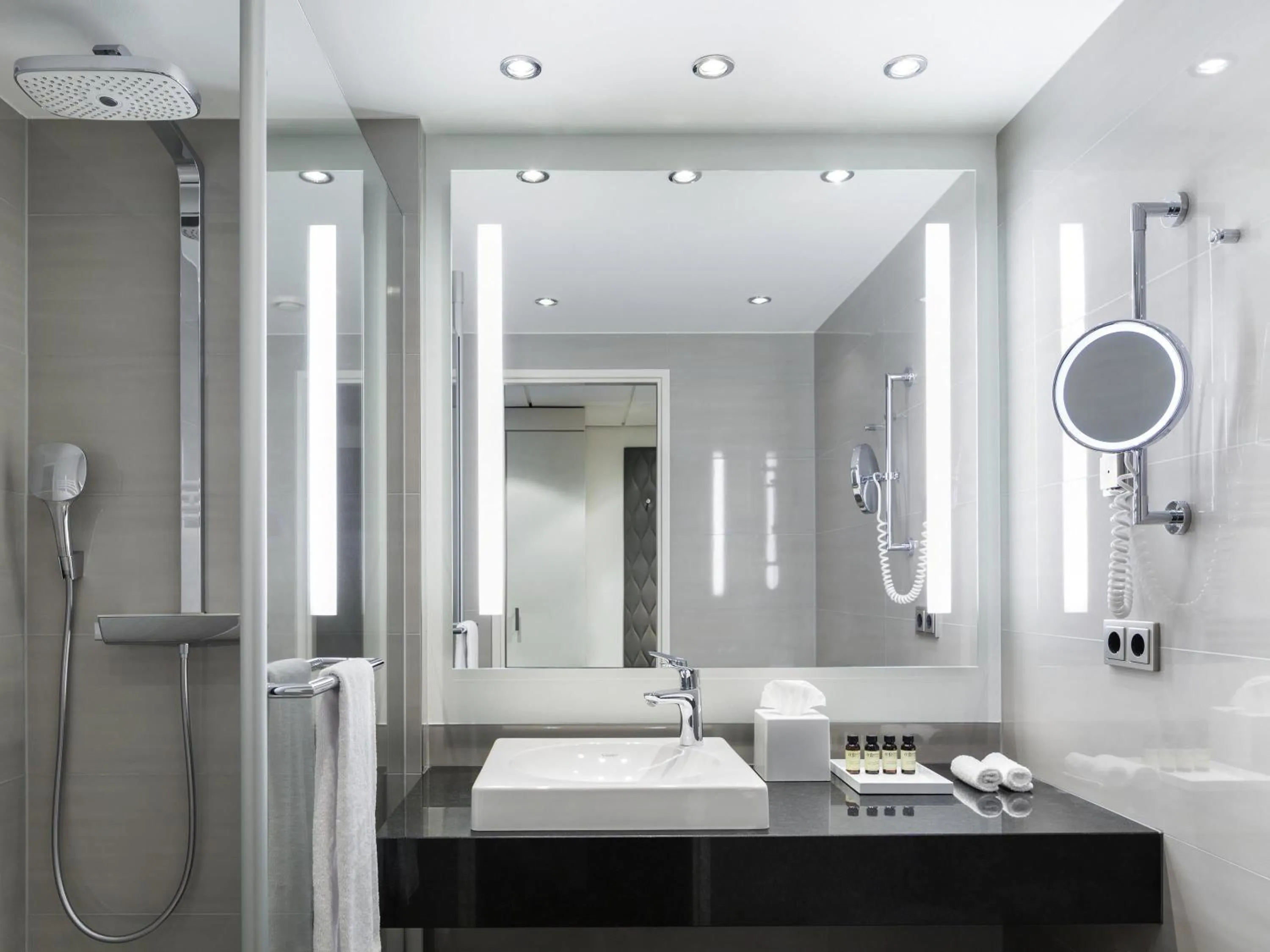 Bedroom in Pullman Berlin Schweizerhof