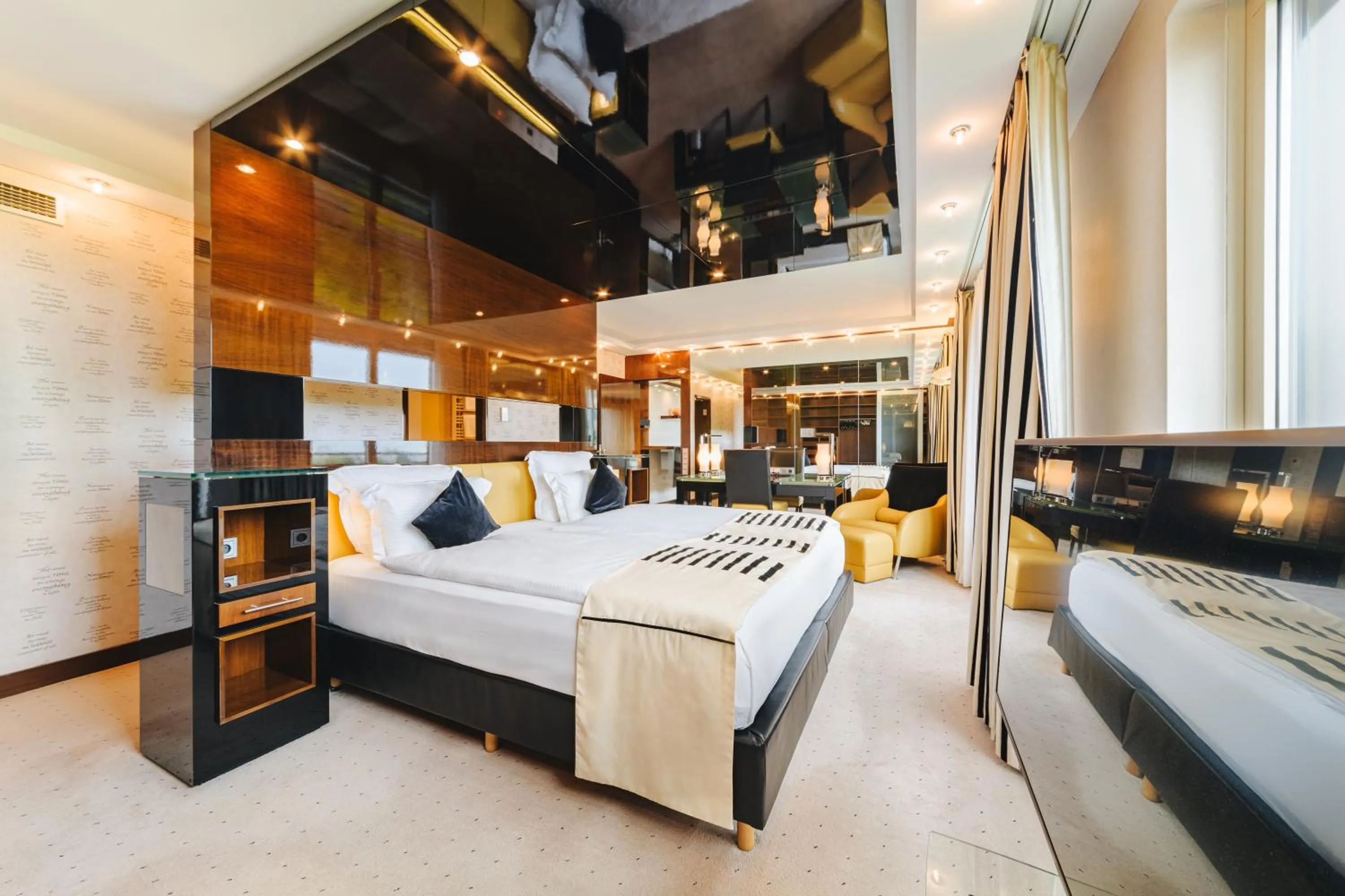 Bed in Pullman Berlin Schweizerhof