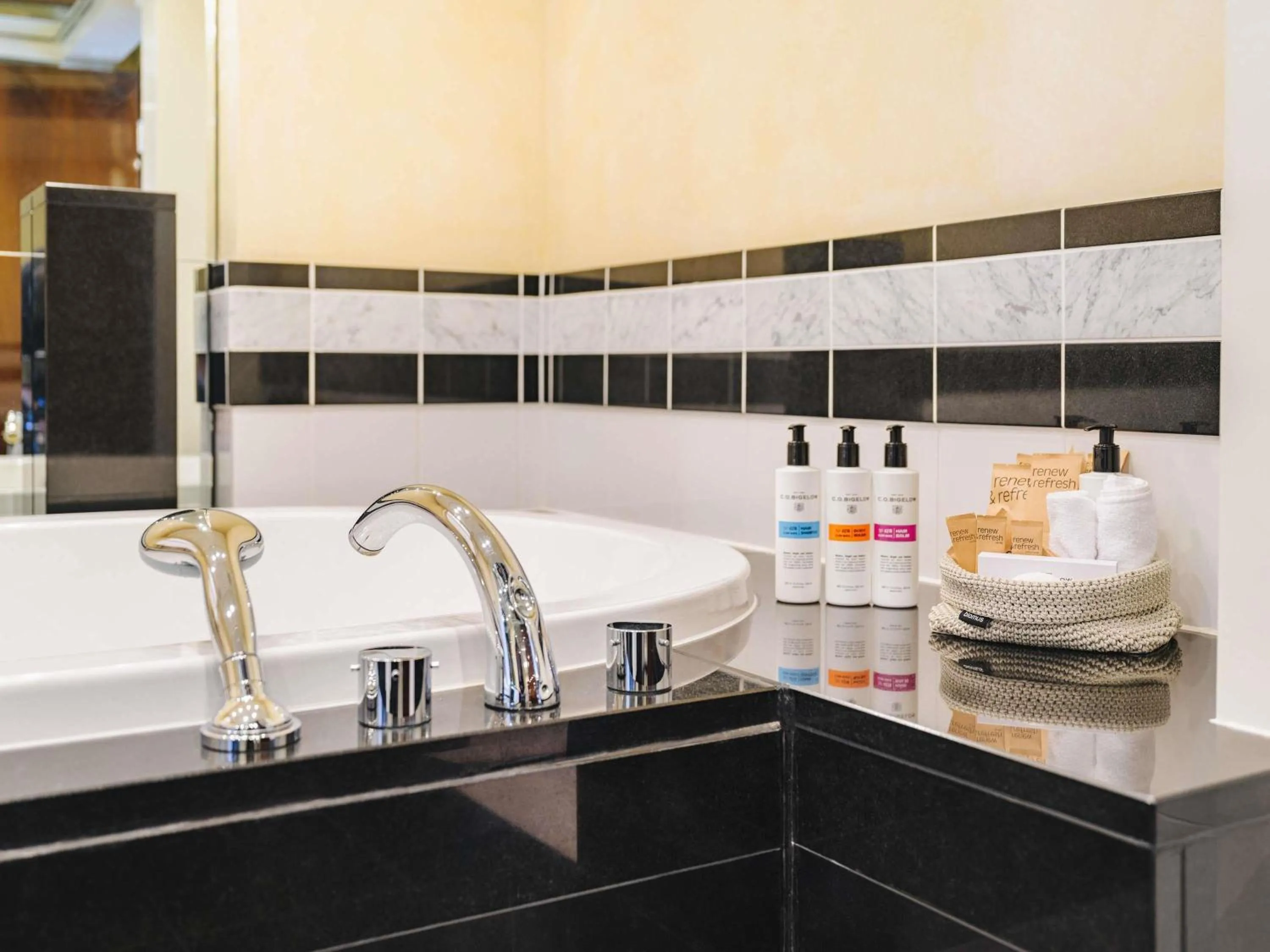 Bedroom in Pullman Berlin Schweizerhof