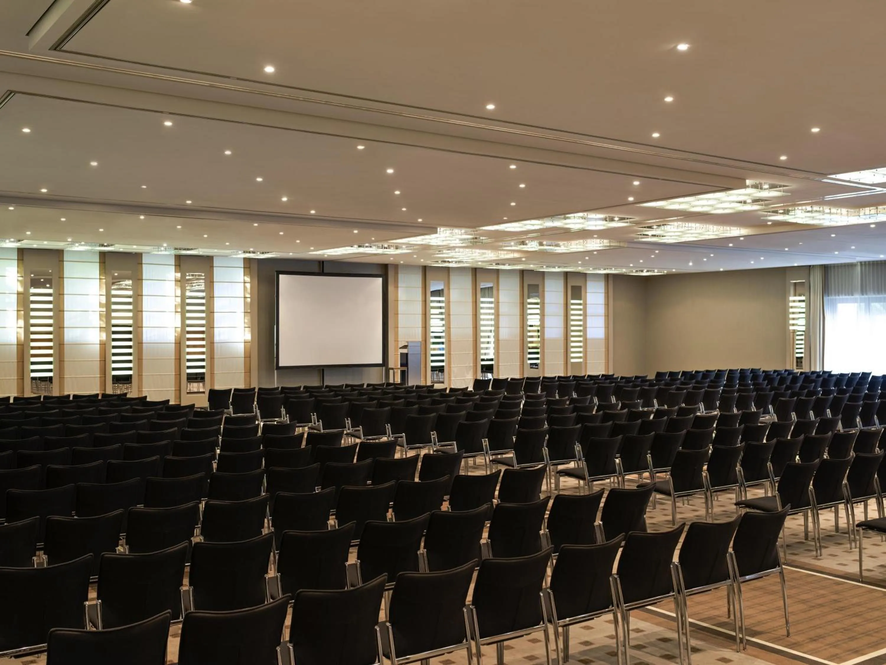 Meeting/conference room in Pullman Berlin Schweizerhof