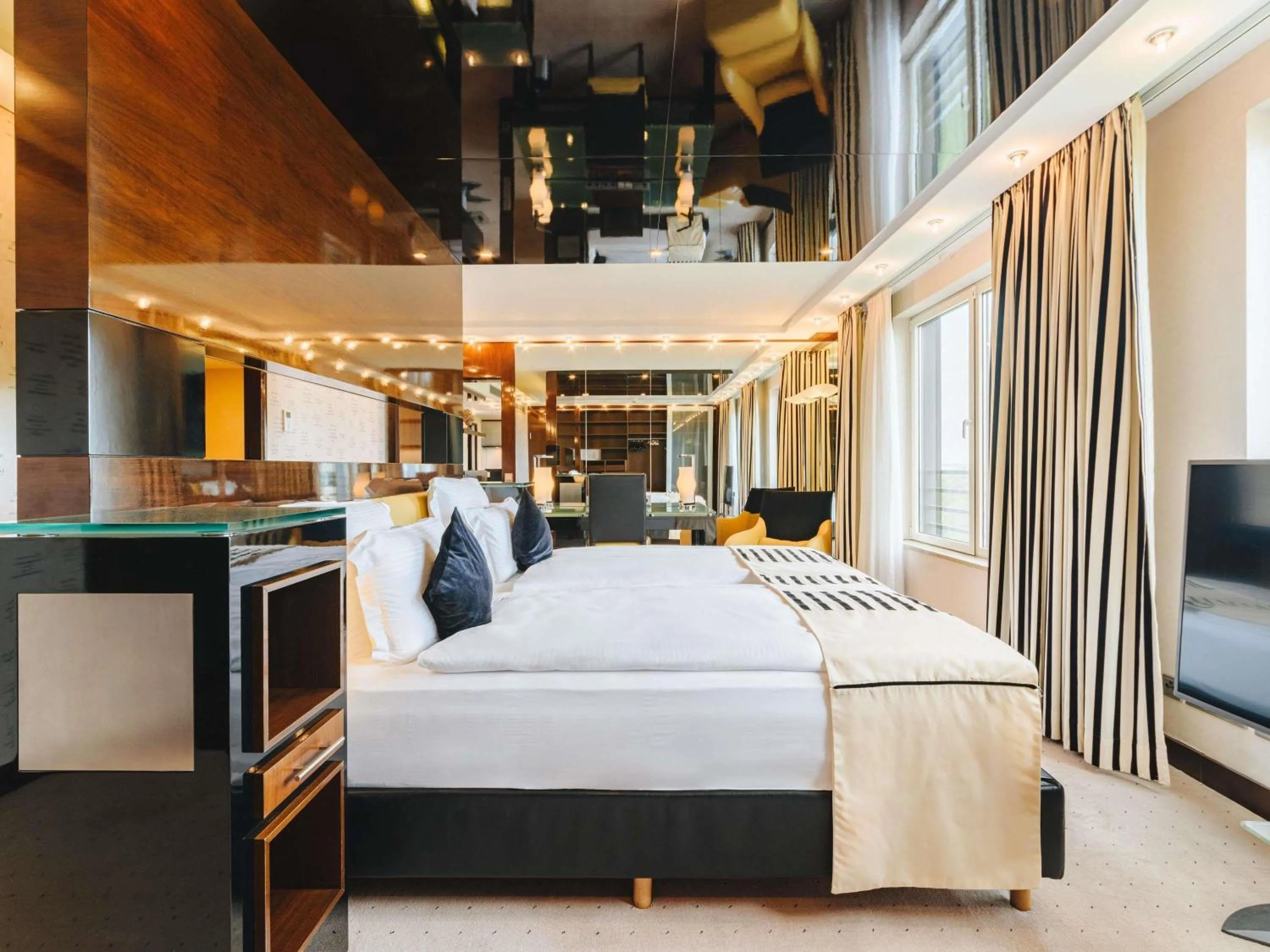 Bedroom, Bed in Pullman Berlin Schweizerhof